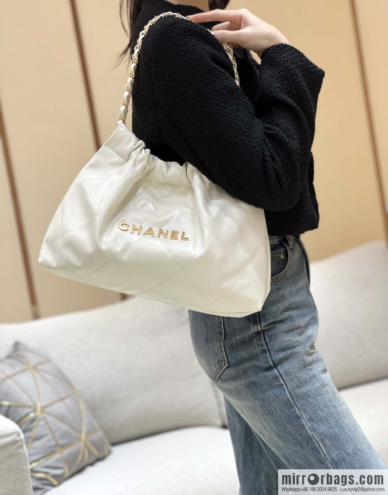 CHANEL 24C early spring vacation series 22 horizontal garbage bag AS4486 white/gold metal