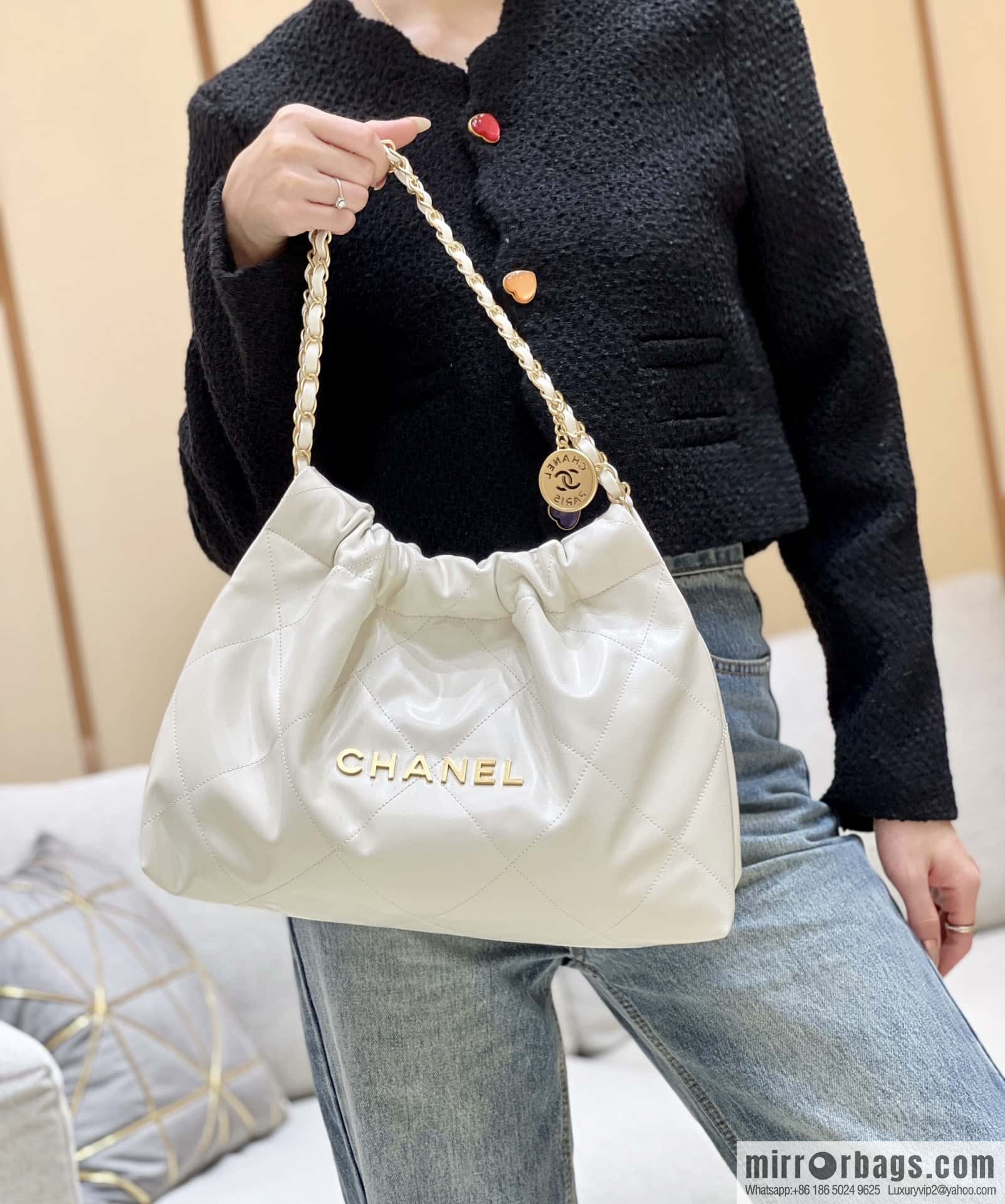 CHANEL 24C early spring vacation series 22 horizontal garbage bag AS4486 white/gold metal