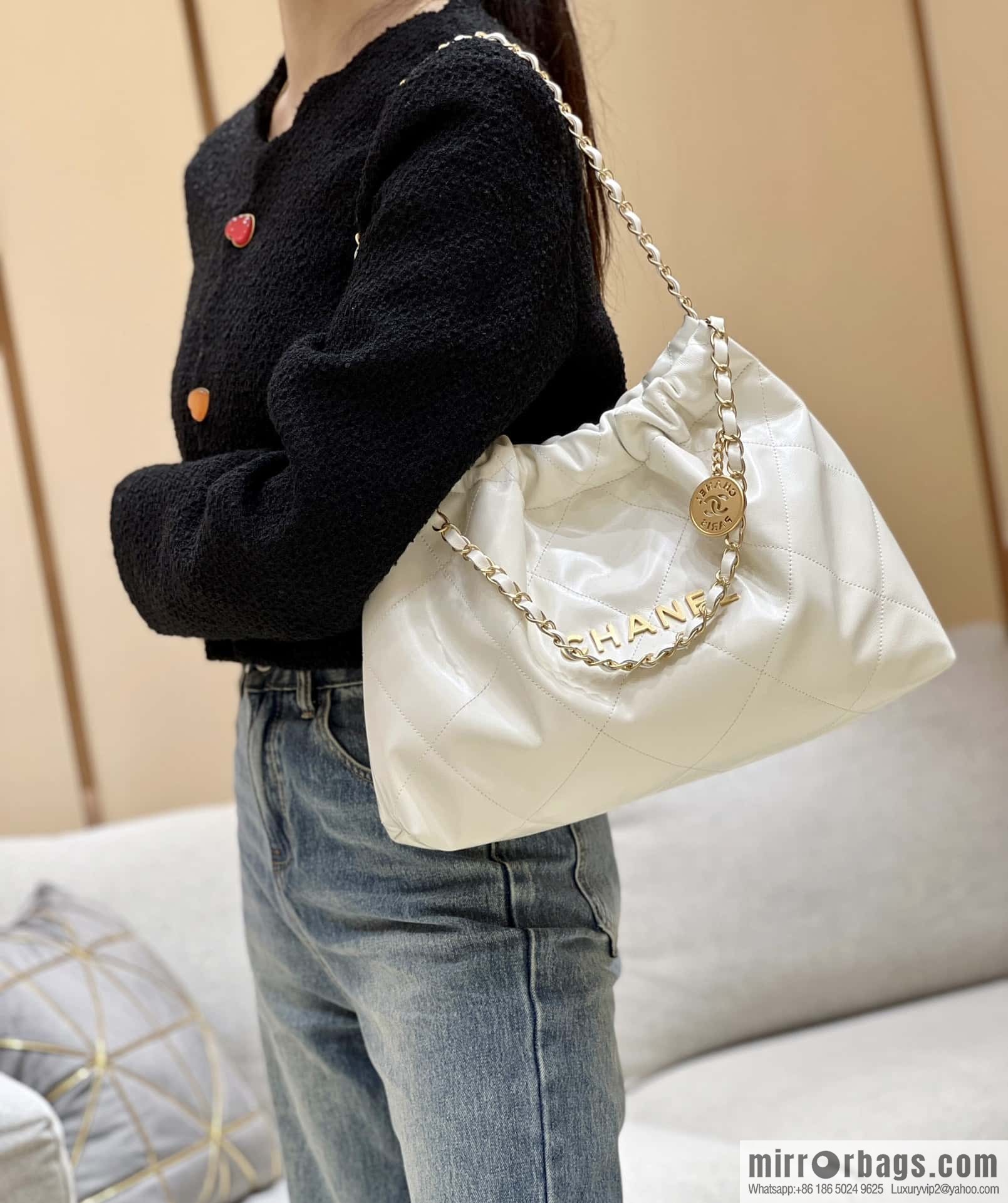 CHANEL 24C early spring vacation series 22 horizontal garbage bag AS4486 white/gold metal