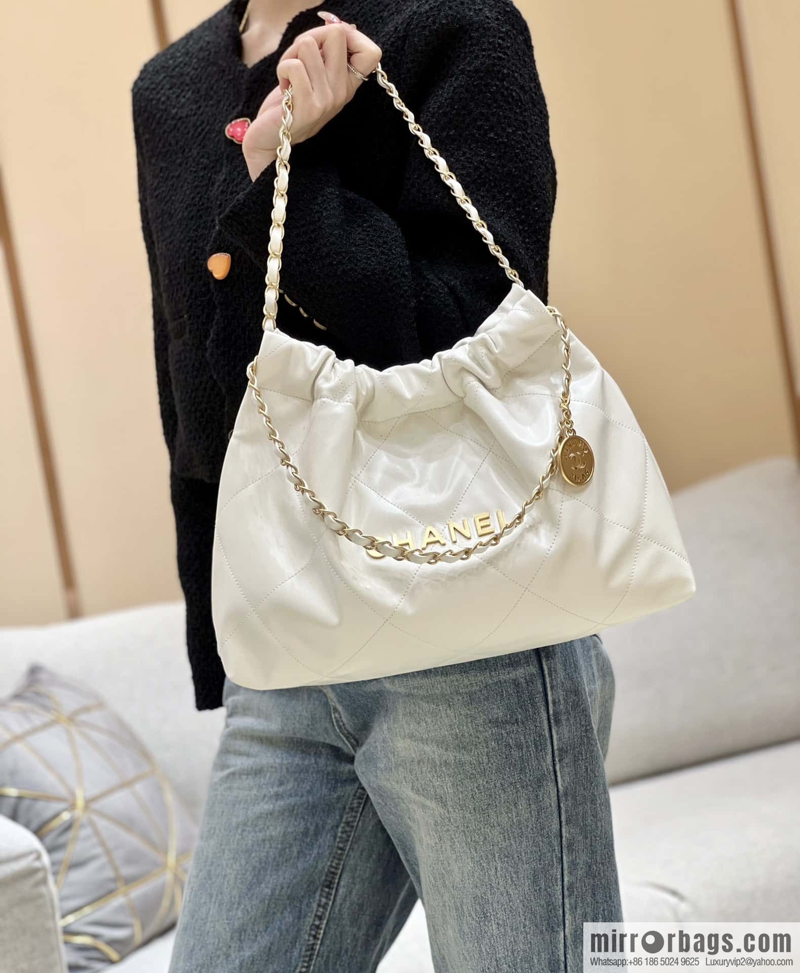 CHANEL 24C early spring vacation series 22 horizontal garbage bag AS4486 white/gold metal