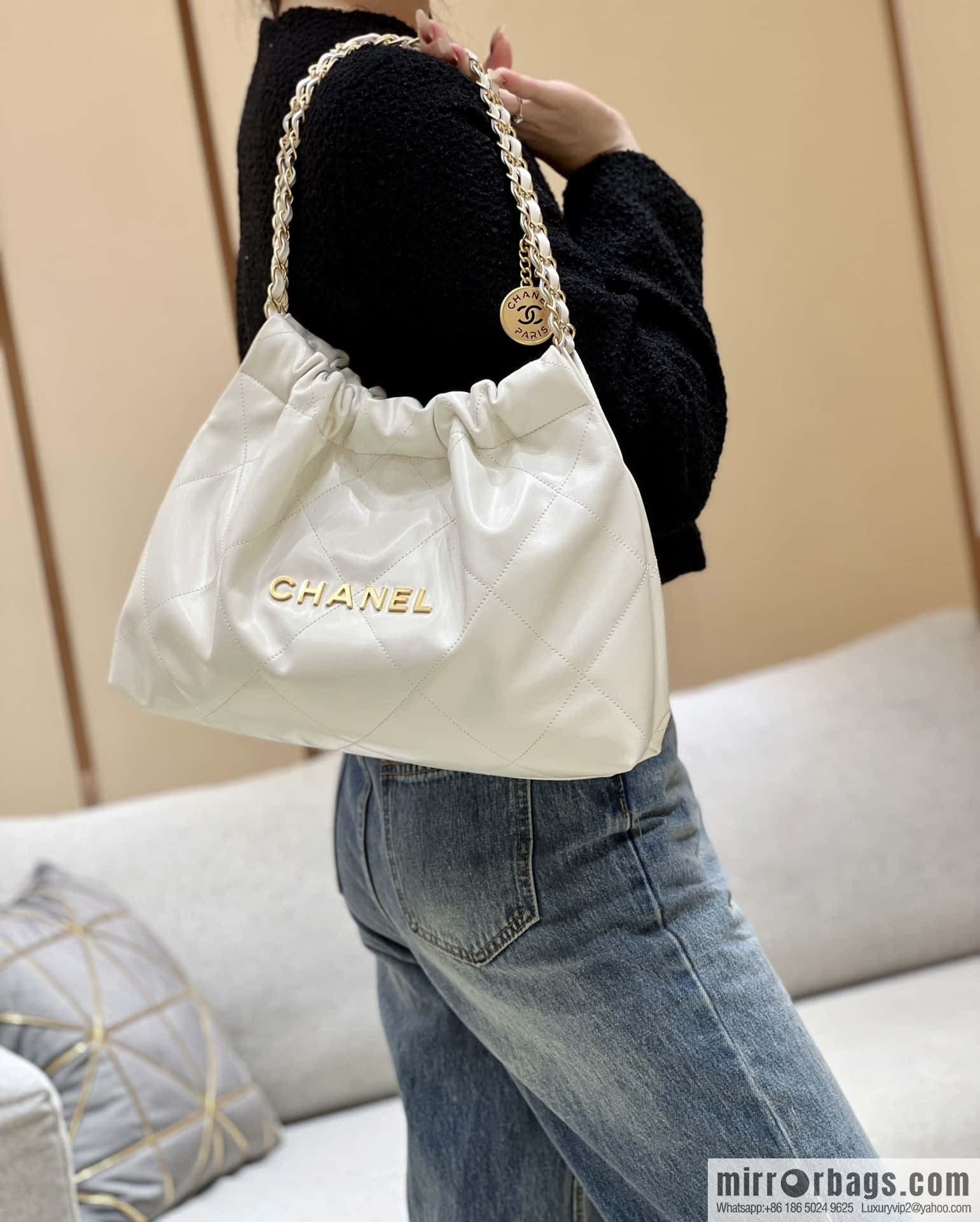 CHANEL 24C early spring vacation series 22 horizontal garbage bag AS4486 white/gold metal