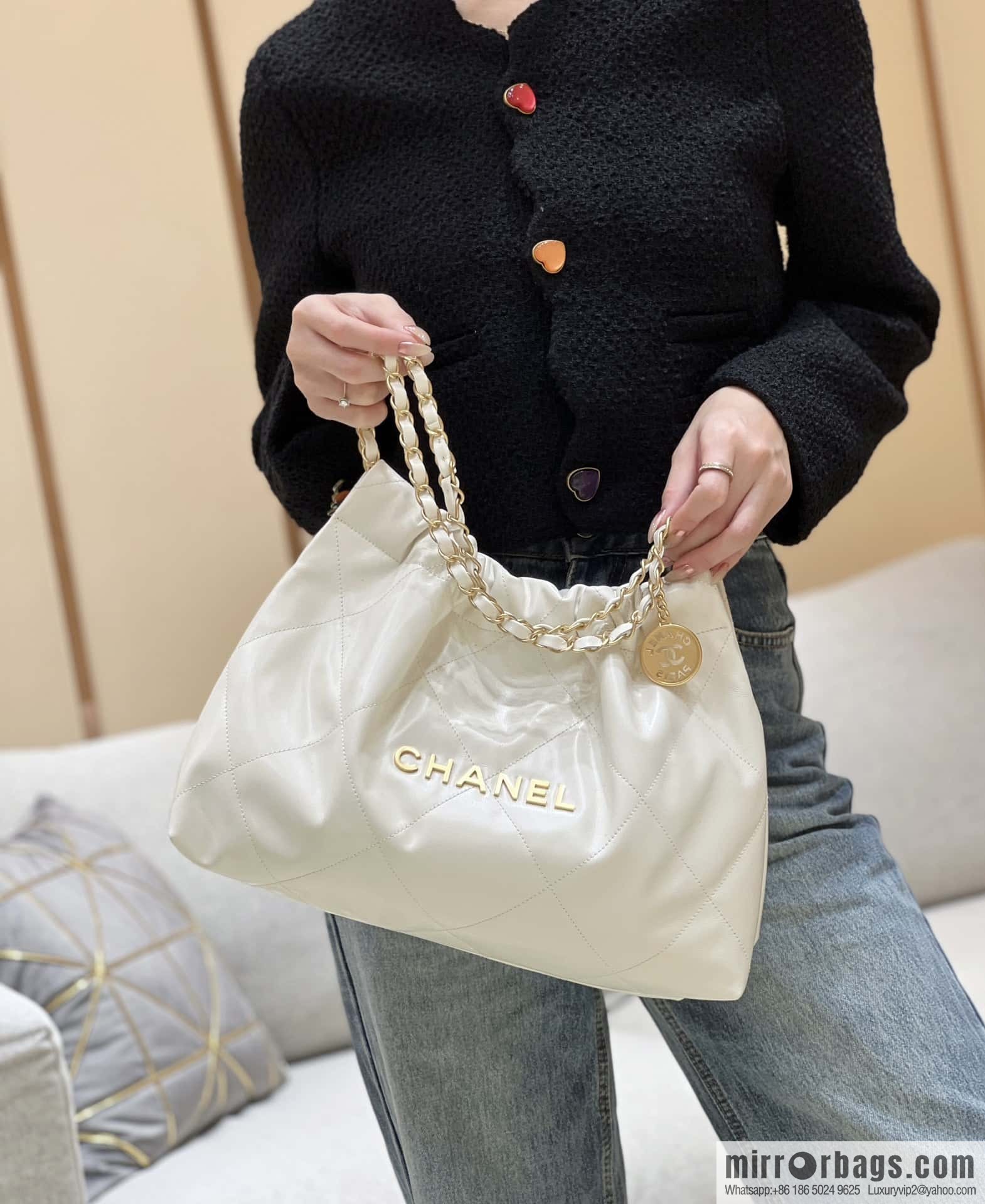 CHANEL 24C early spring vacation series 22 horizontal garbage bag AS4486 white/gold metal