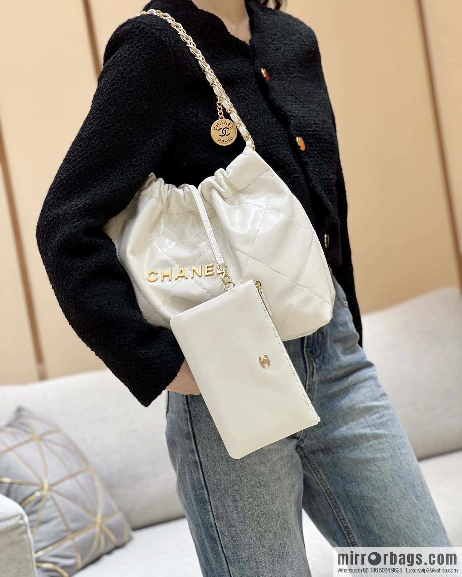 CHANEL 24C early spring vacation series 22 horizontal garbage bag AS4486 white/gold metal