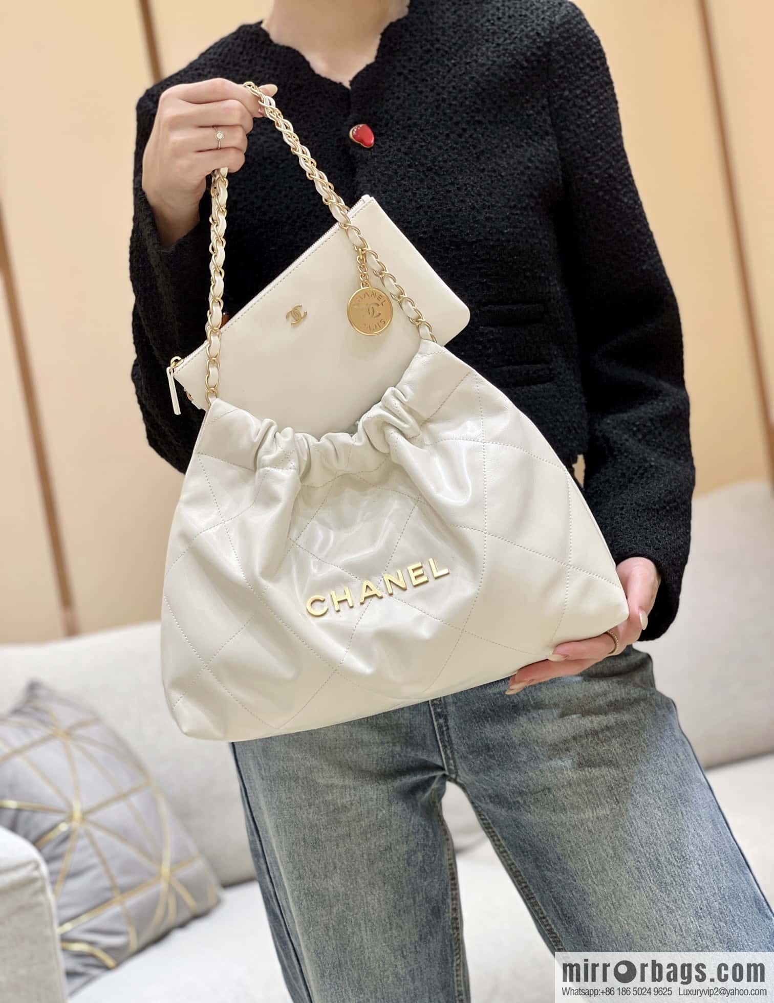 CHANEL 24C early spring vacation series 22 horizontal garbage bag AS4486 white/gold metal