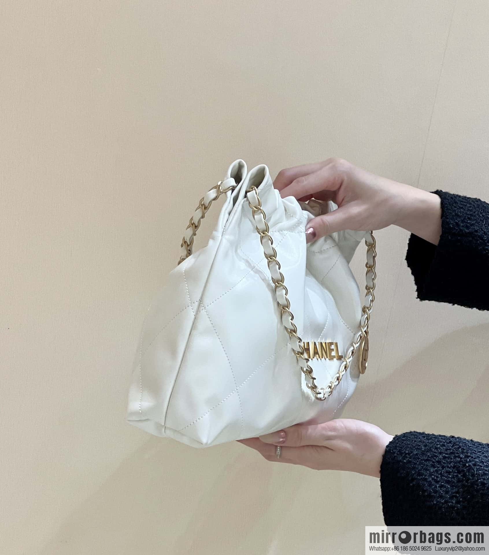CHANEL 24C early spring vacation series 22 horizontal garbage bag AS4486 white/gold metal