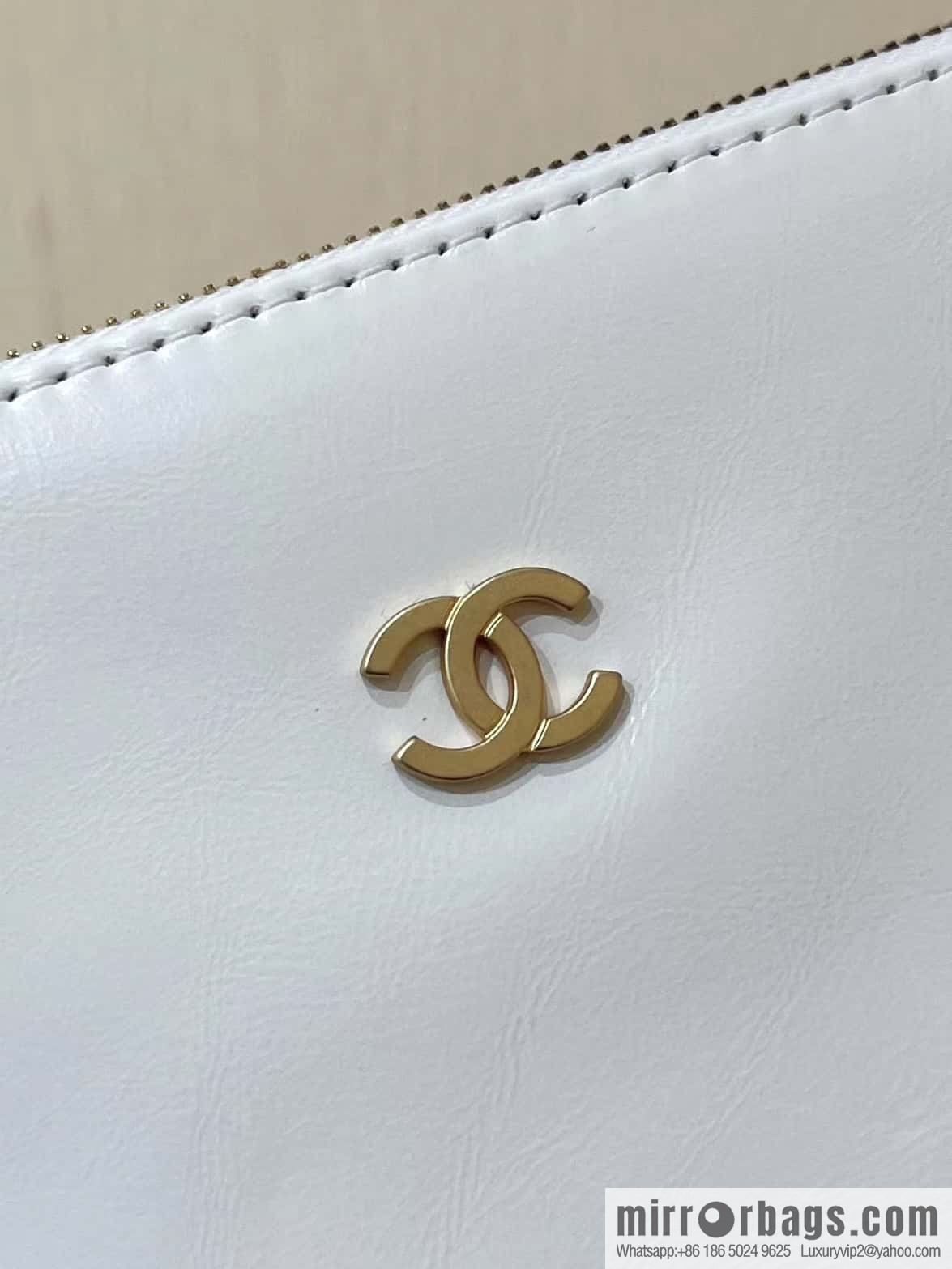CHANEL 24C early spring vacation series 22 horizontal garbage bag AS4486 white/gold metal