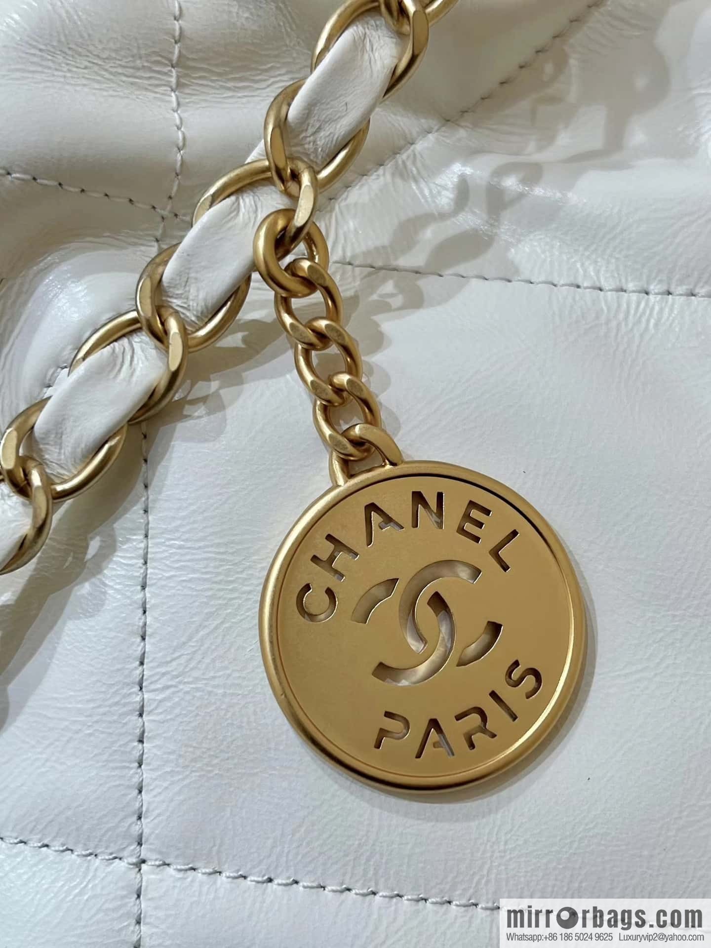 CHANEL 24C early spring vacation series 22 horizontal garbage bag AS4486 white/gold metal