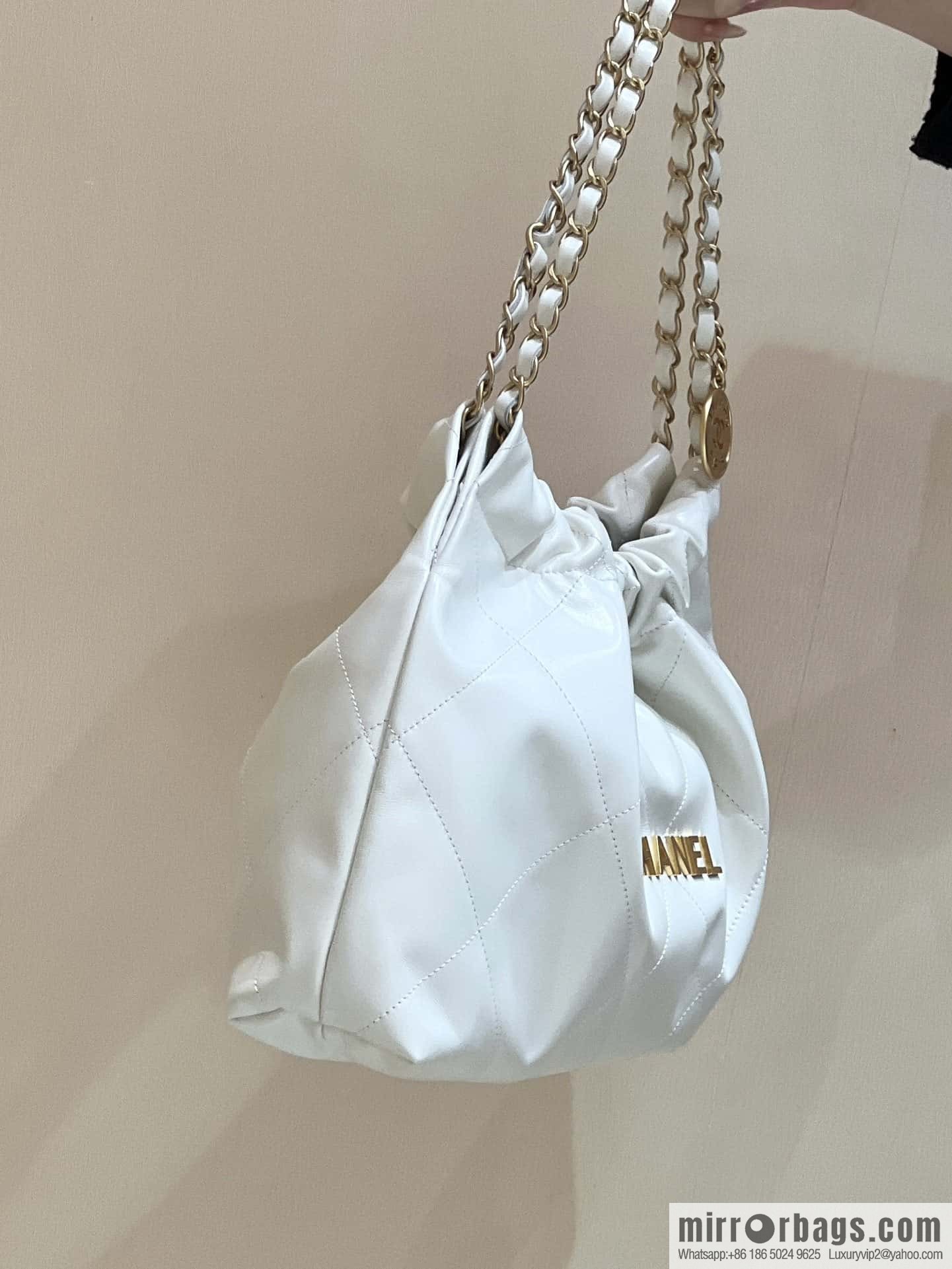 CHANEL 24C early spring vacation series 22 horizontal garbage bag AS4486 white/gold metal