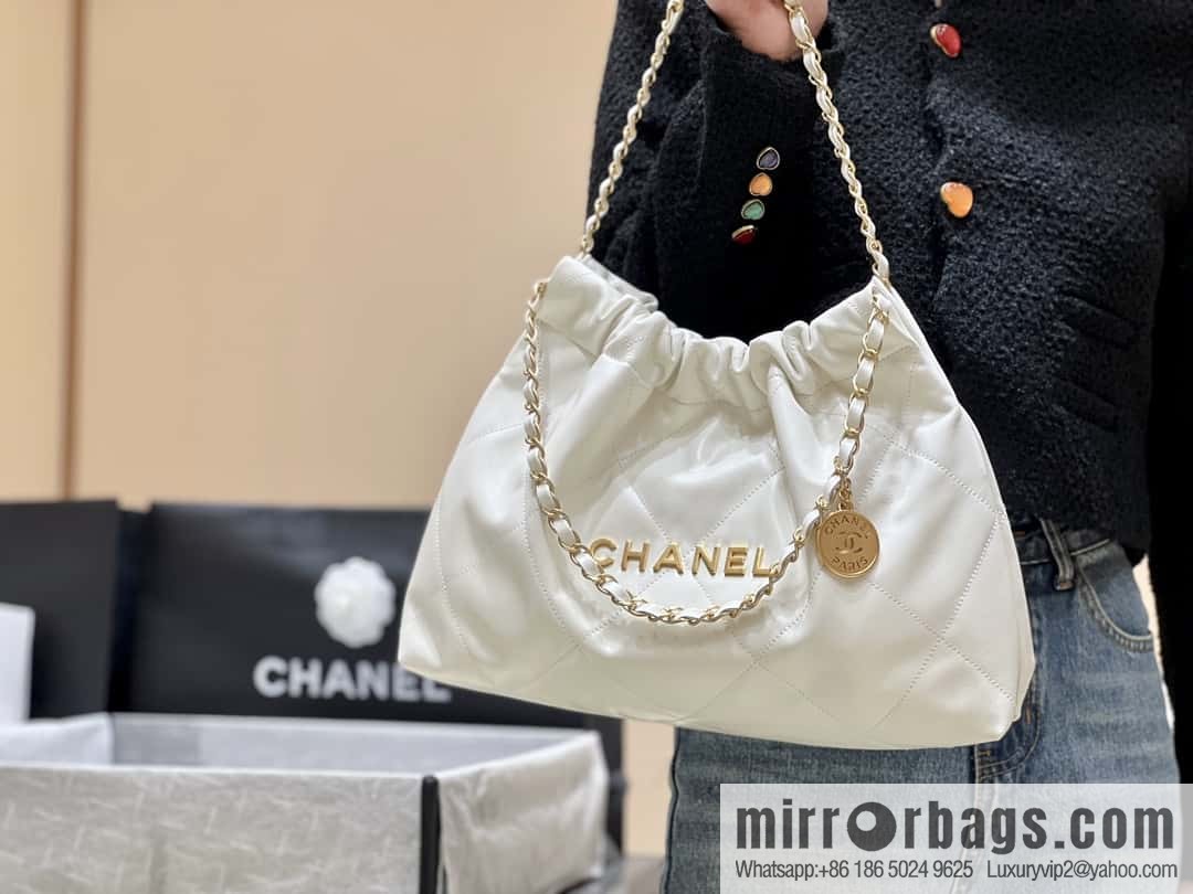CHANEL 24C early spring vacation series 22 horizontal garbage bag AS4486 white/gold metal