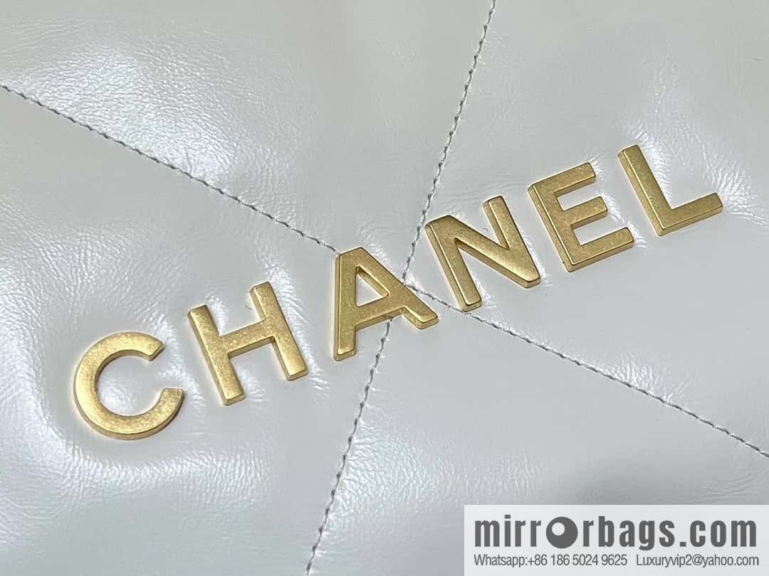 CHANEL 24C early spring vacation series 22 horizontal garbage bag AS4486 white/gold metal