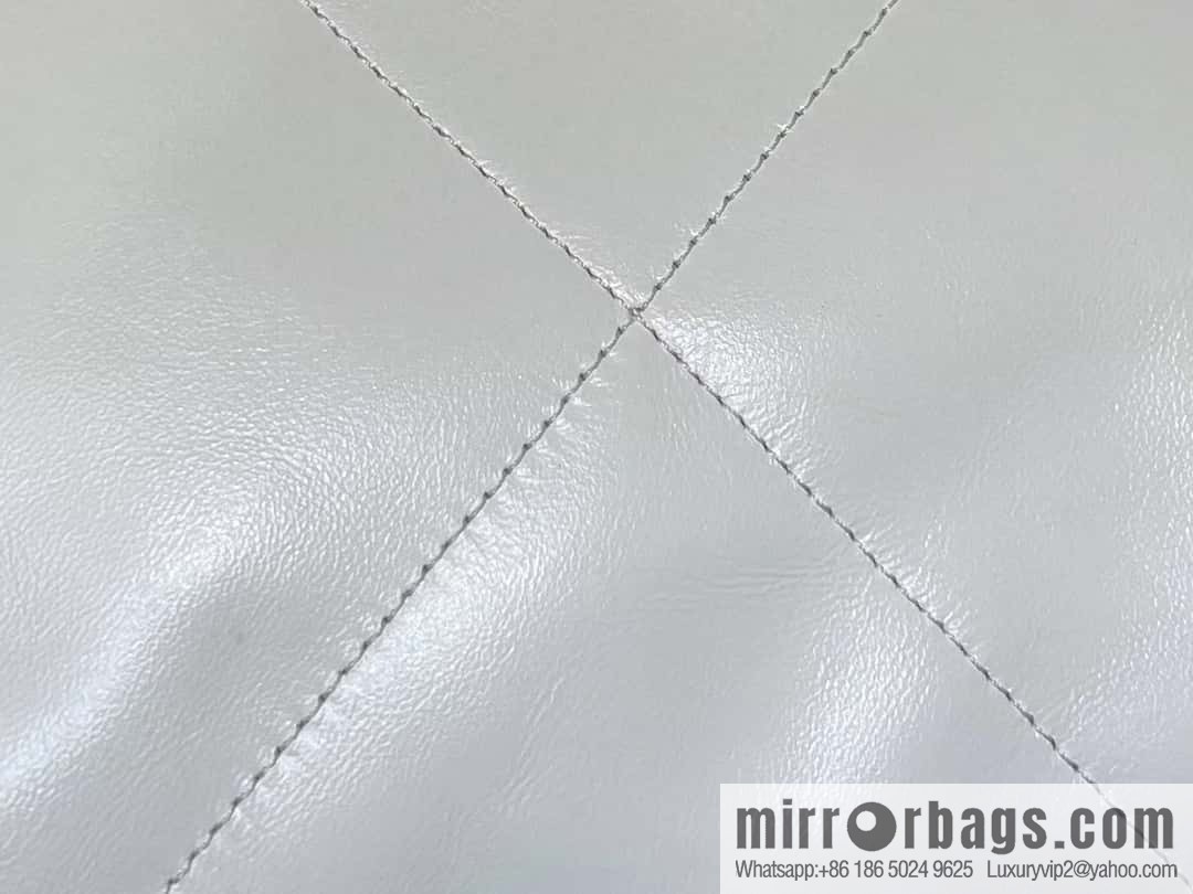 CHANEL 24C early spring vacation series 22 horizontal garbage bag AS4486 white/gold metal