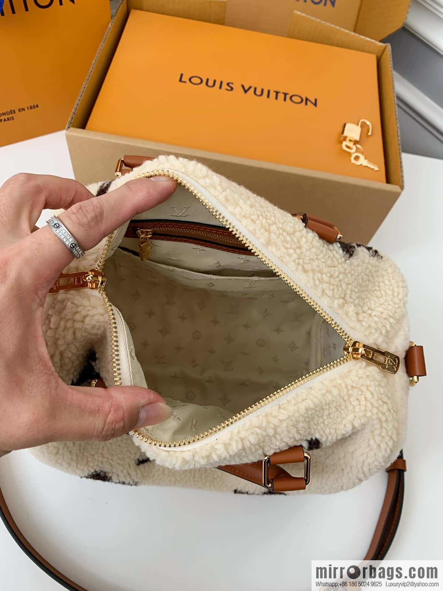 LV M23468 Speedy Bandoulière 25