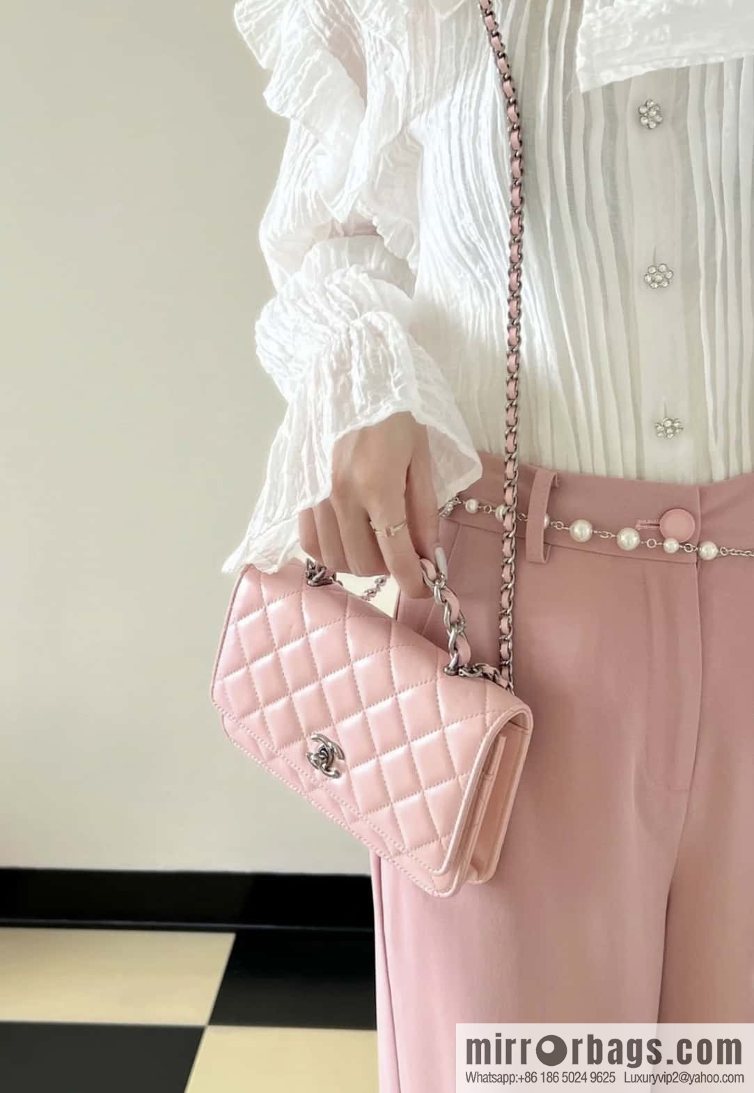 CHANEL 23K new rhinestone handle woc AP3645 pink