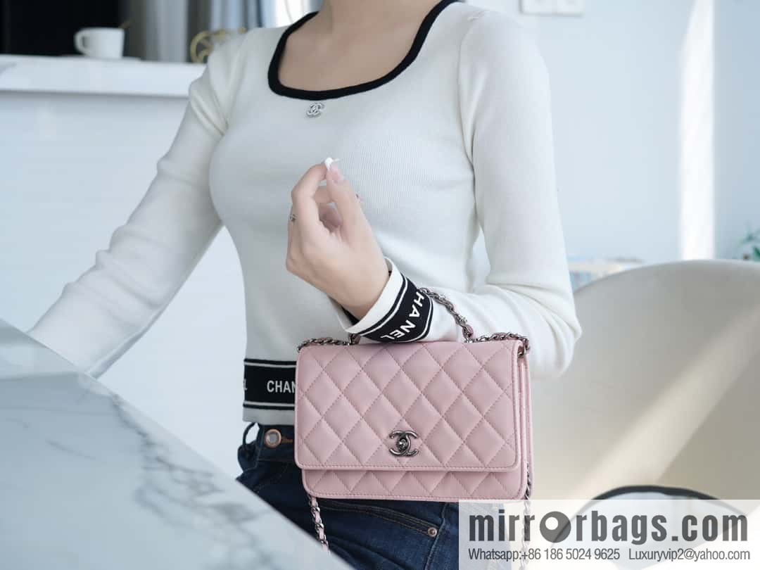 CHANEL 23K new rhinestone handle woc AP3645 pink