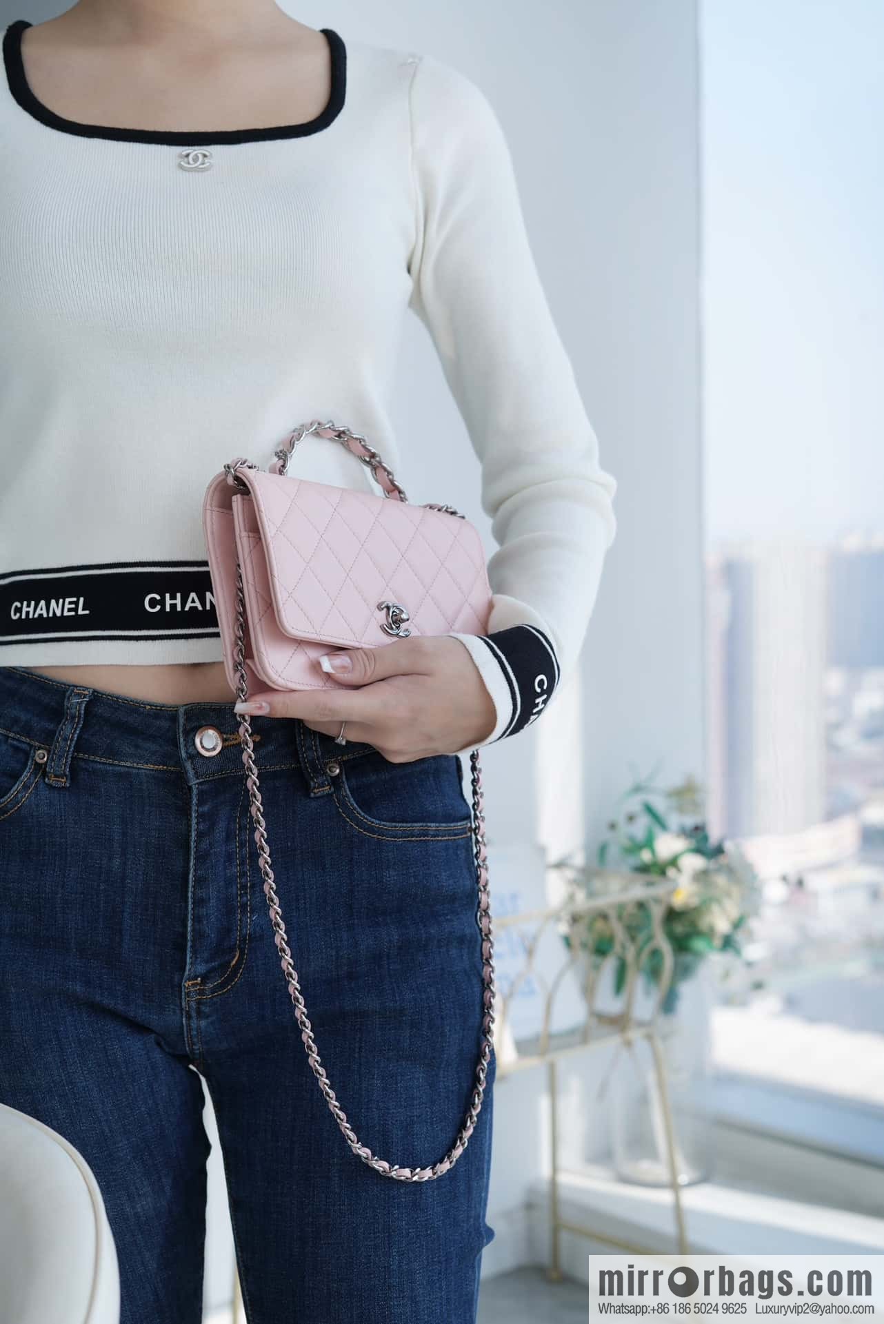 CHANEL 23K new rhinestone handle woc AP3645 pink