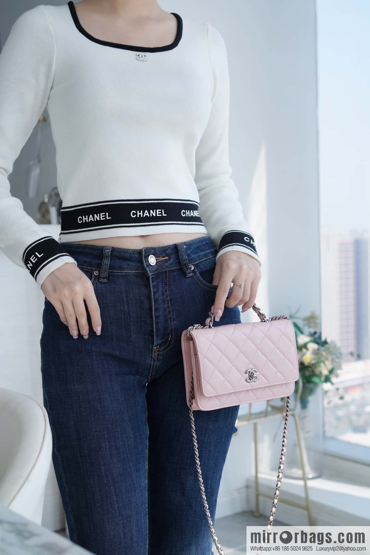 CHANEL 23K new rhinestone handle woc AP3645 pink