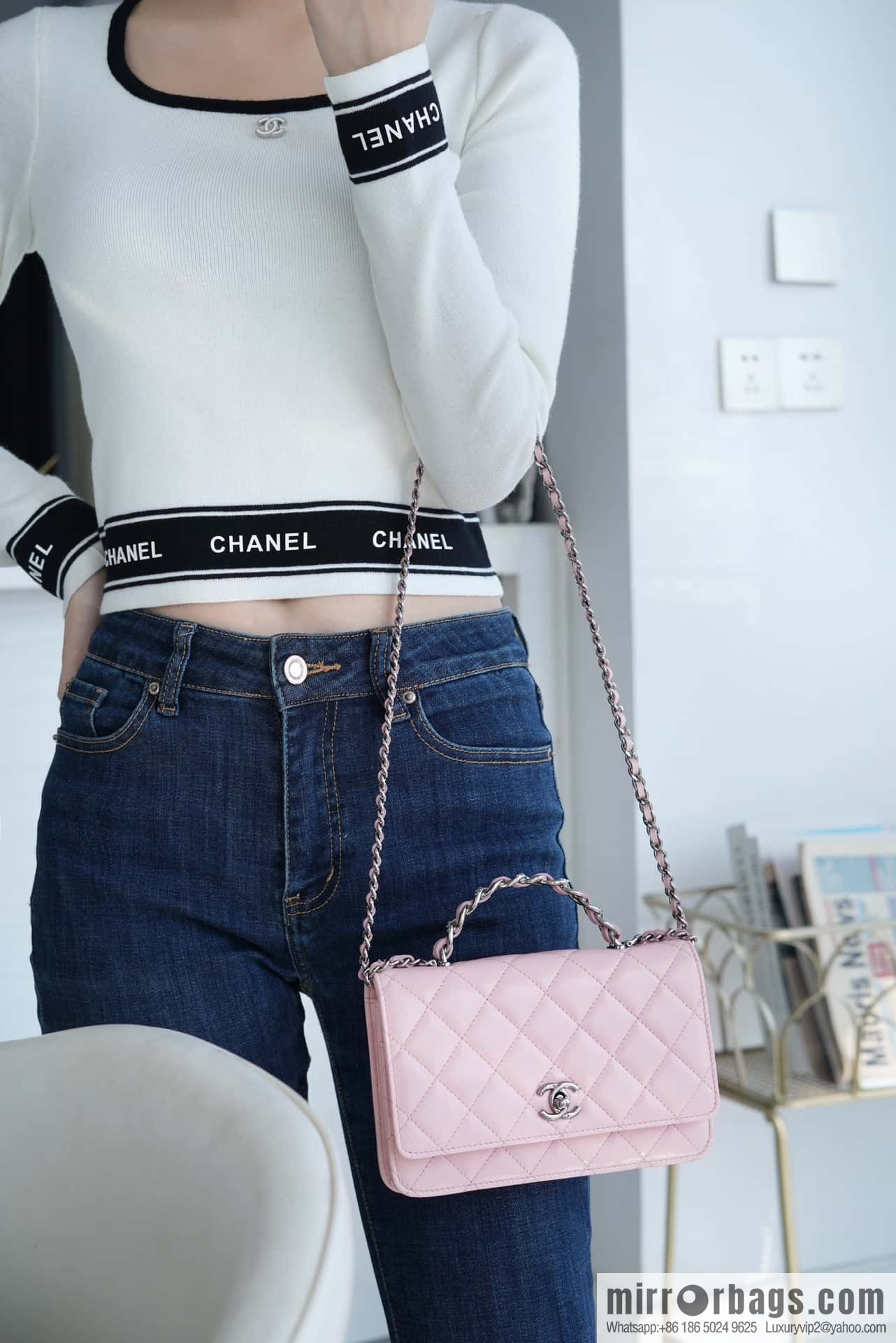 CHANEL 23K new rhinestone handle woc AP3645 pink