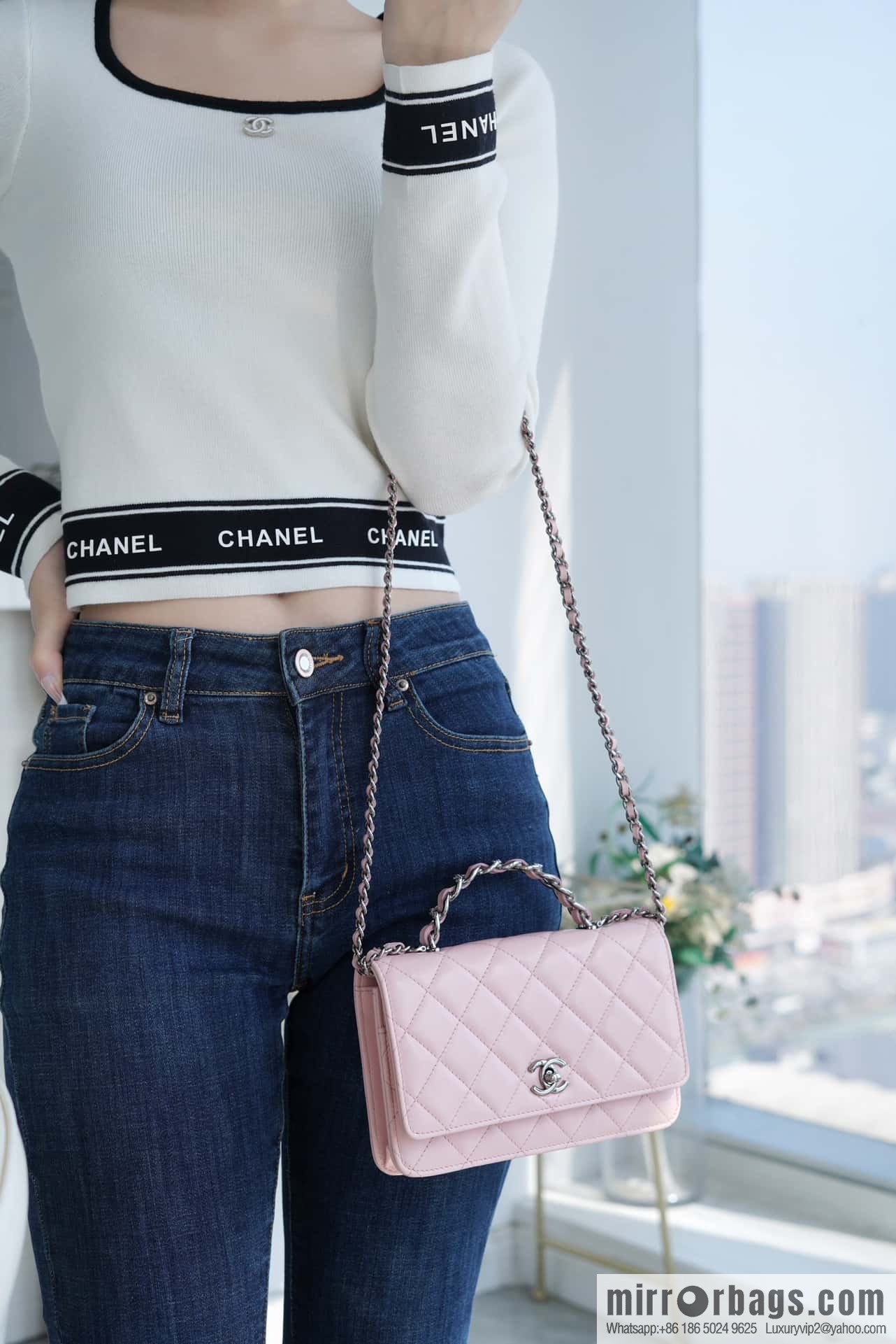 CHANEL 23K new rhinestone handle woc AP3645 pink