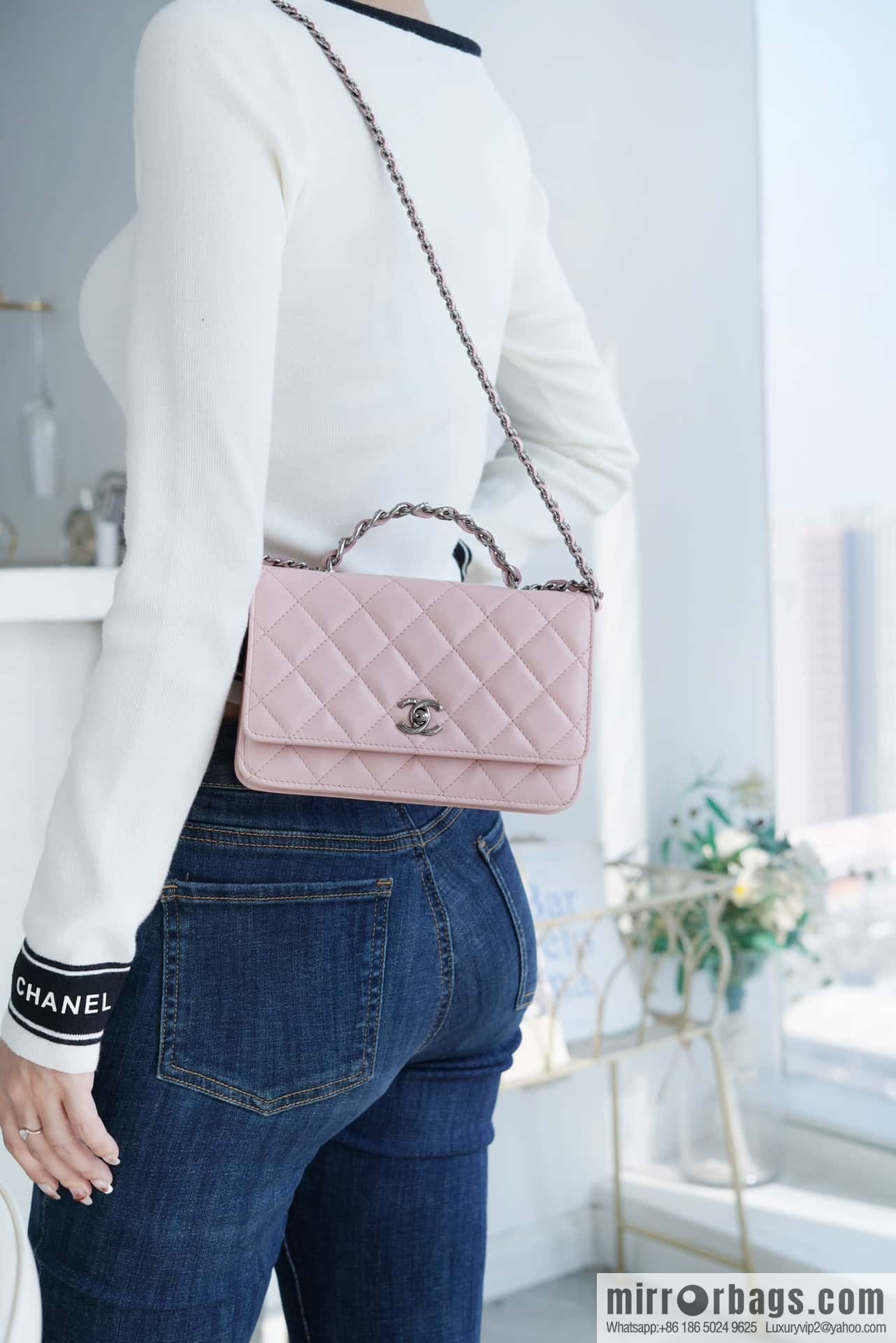 CHANEL 23K new rhinestone handle woc AP3645 pink