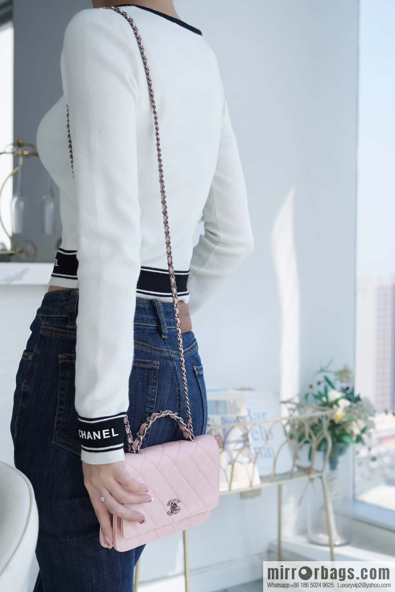 CHANEL 23K new rhinestone handle woc AP3645 pink