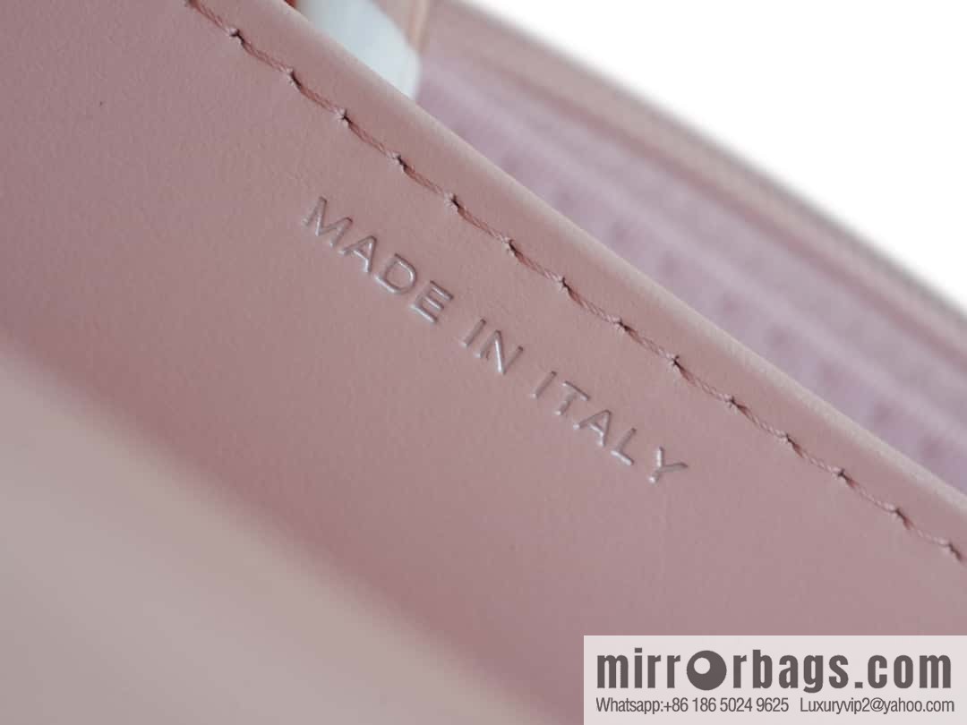 CHANEL 23K new rhinestone handle woc AP3645 pink