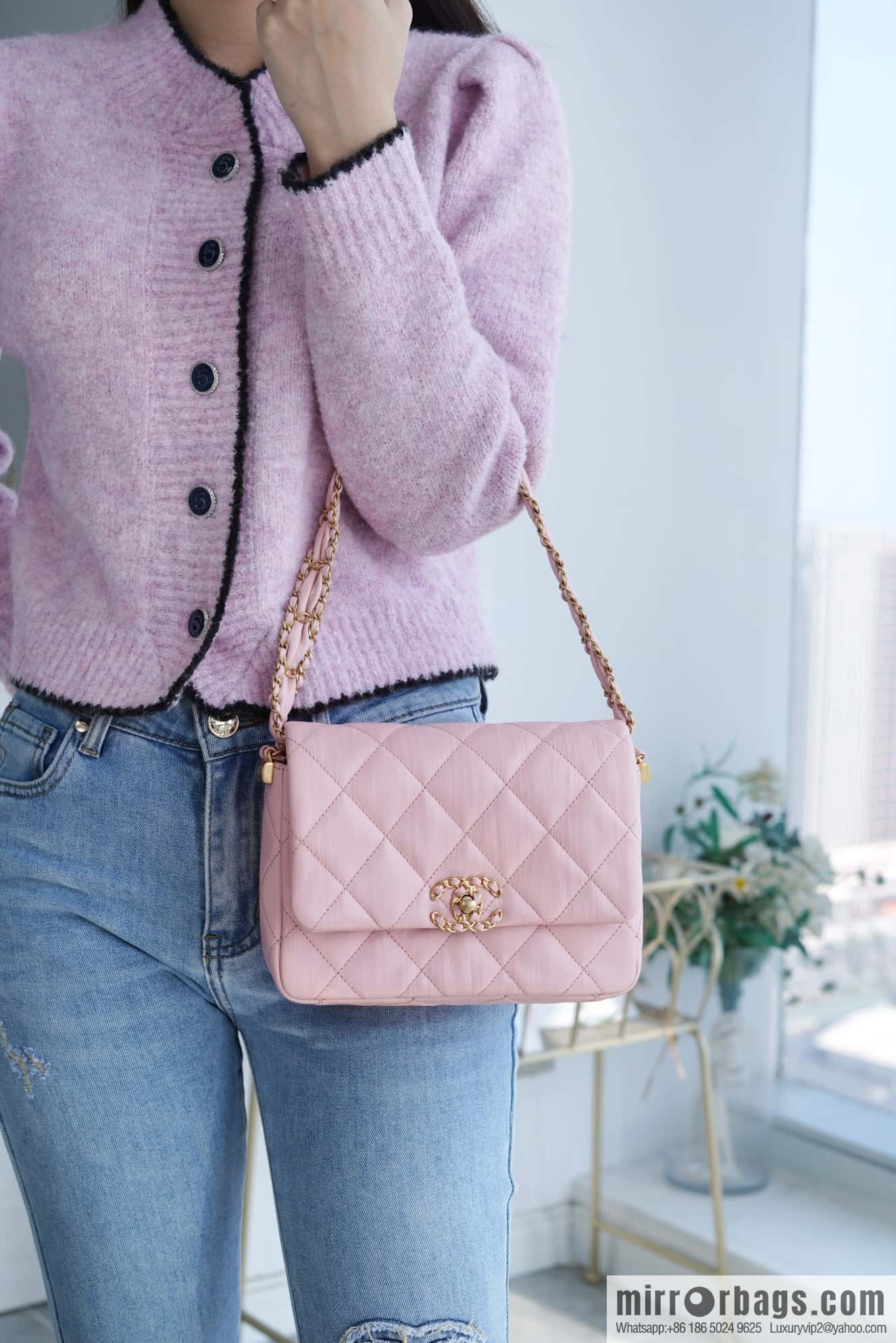 CHANEL 23k autumn and winter series 19 wide shoulder strap cover bag AS4423 pink