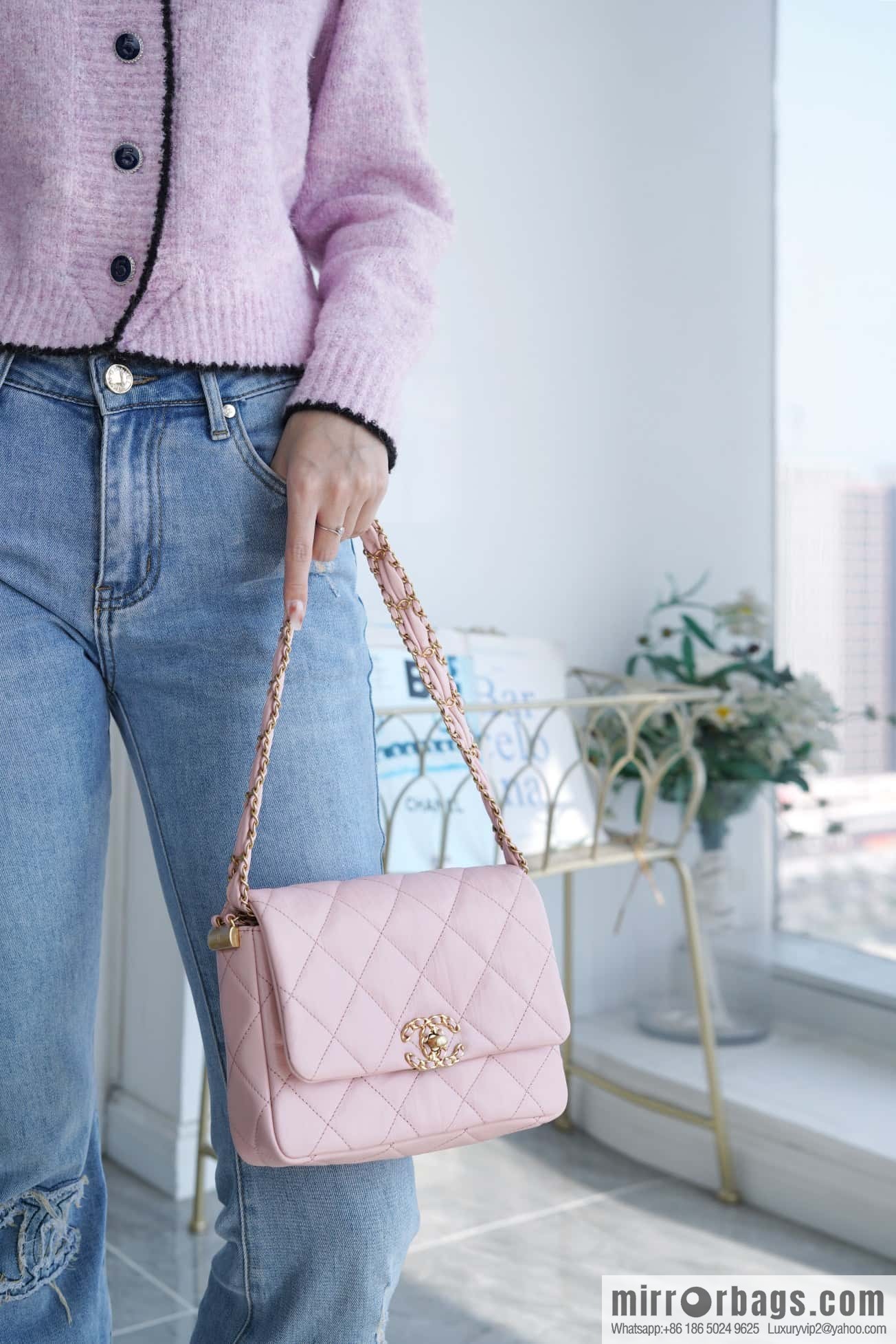 CHANEL 23k autumn and winter series 19 wide shoulder strap cover bag AS4423 pink