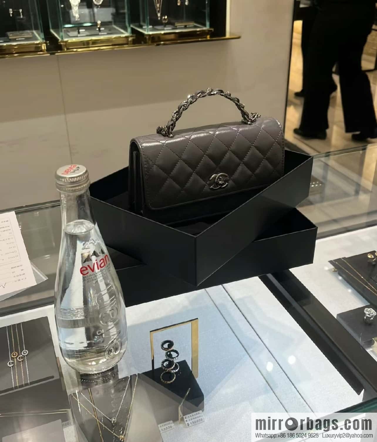 CHANEL 23K new rhinestone handle organ AP3645 dark gray