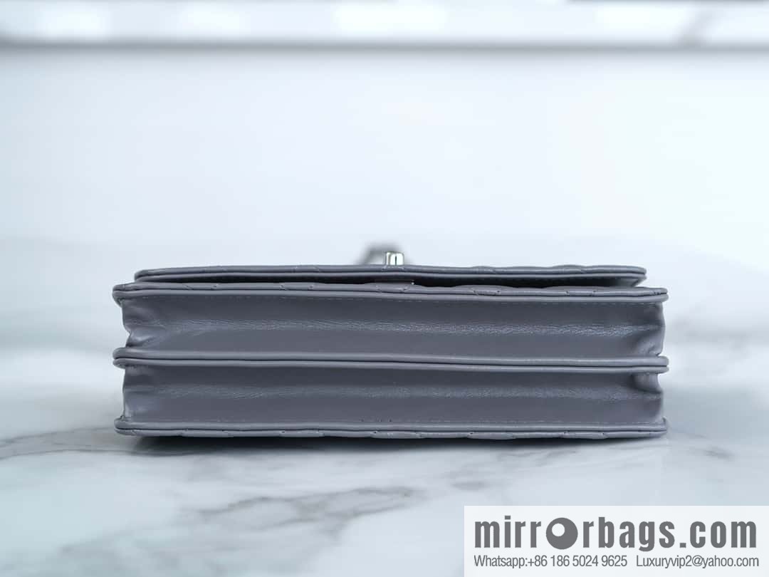 CHANEL 23K new rhinestone handle organ AP3645 dark gray