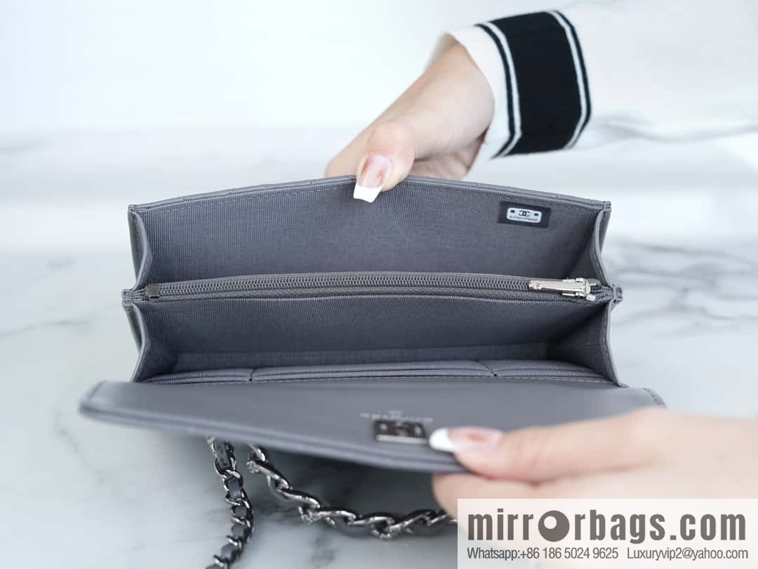 CHANEL 23K new rhinestone handle organ AP3645 dark gray