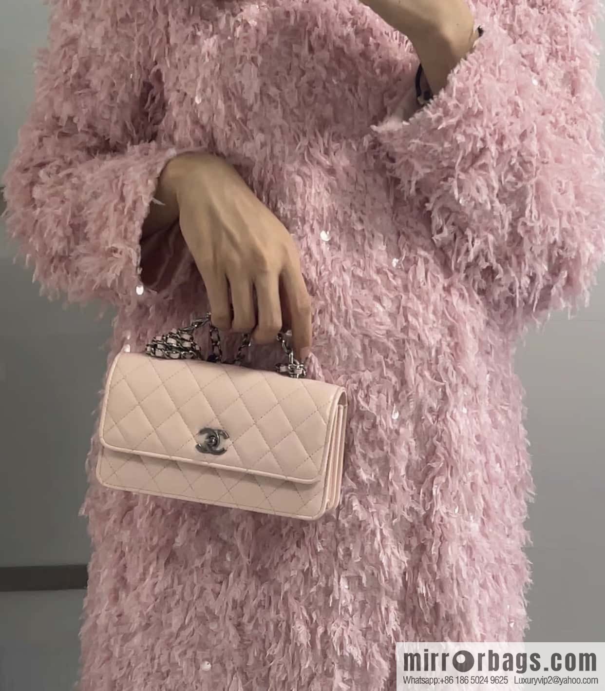 CHANEL 23K new rhinestone handle organ AP3645 pink