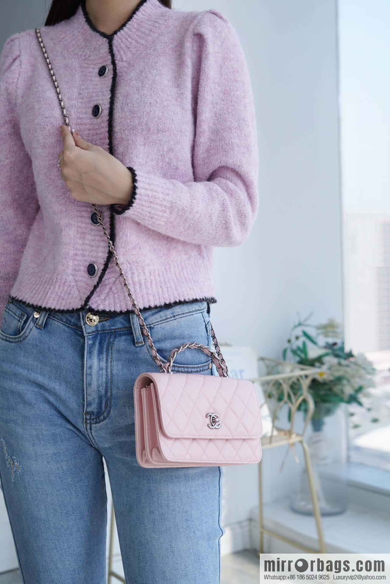 CHANEL 23K new rhinestone handle organ AP3645 pink