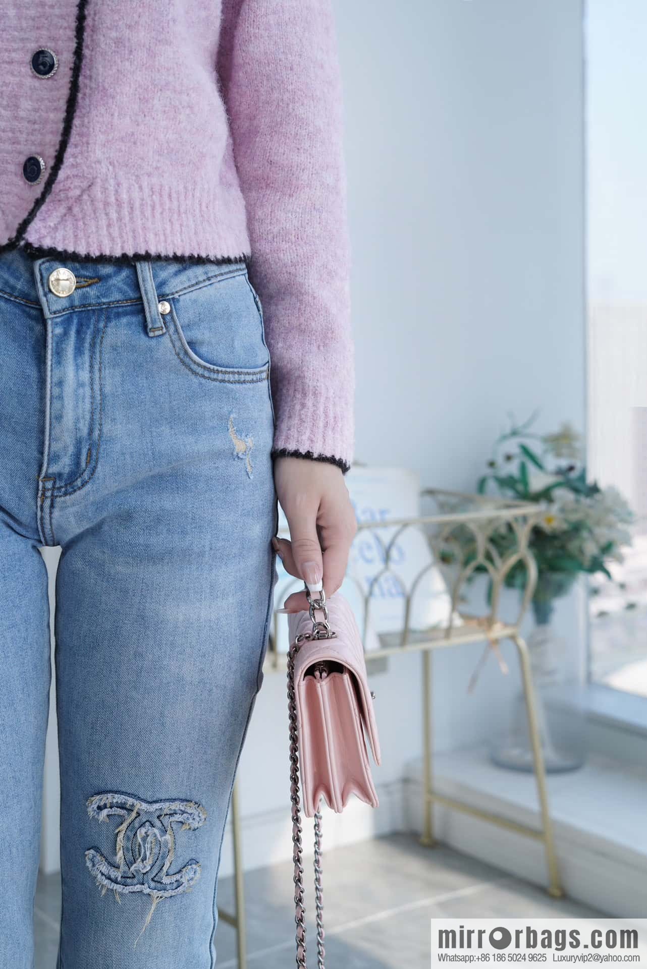 CHANEL 23K new rhinestone handle organ AP3645 pink