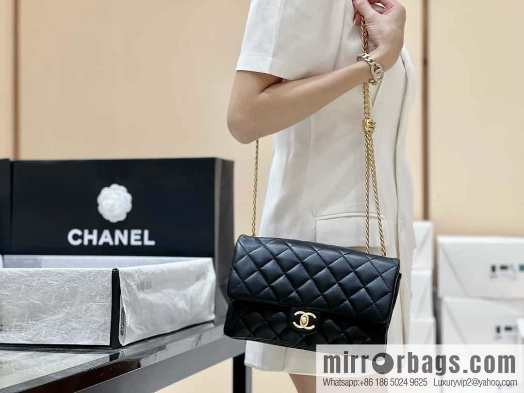 CHANEL 22k autumn and winter high-end ready-to-wear series small gold pillar adjustment bag AS3609