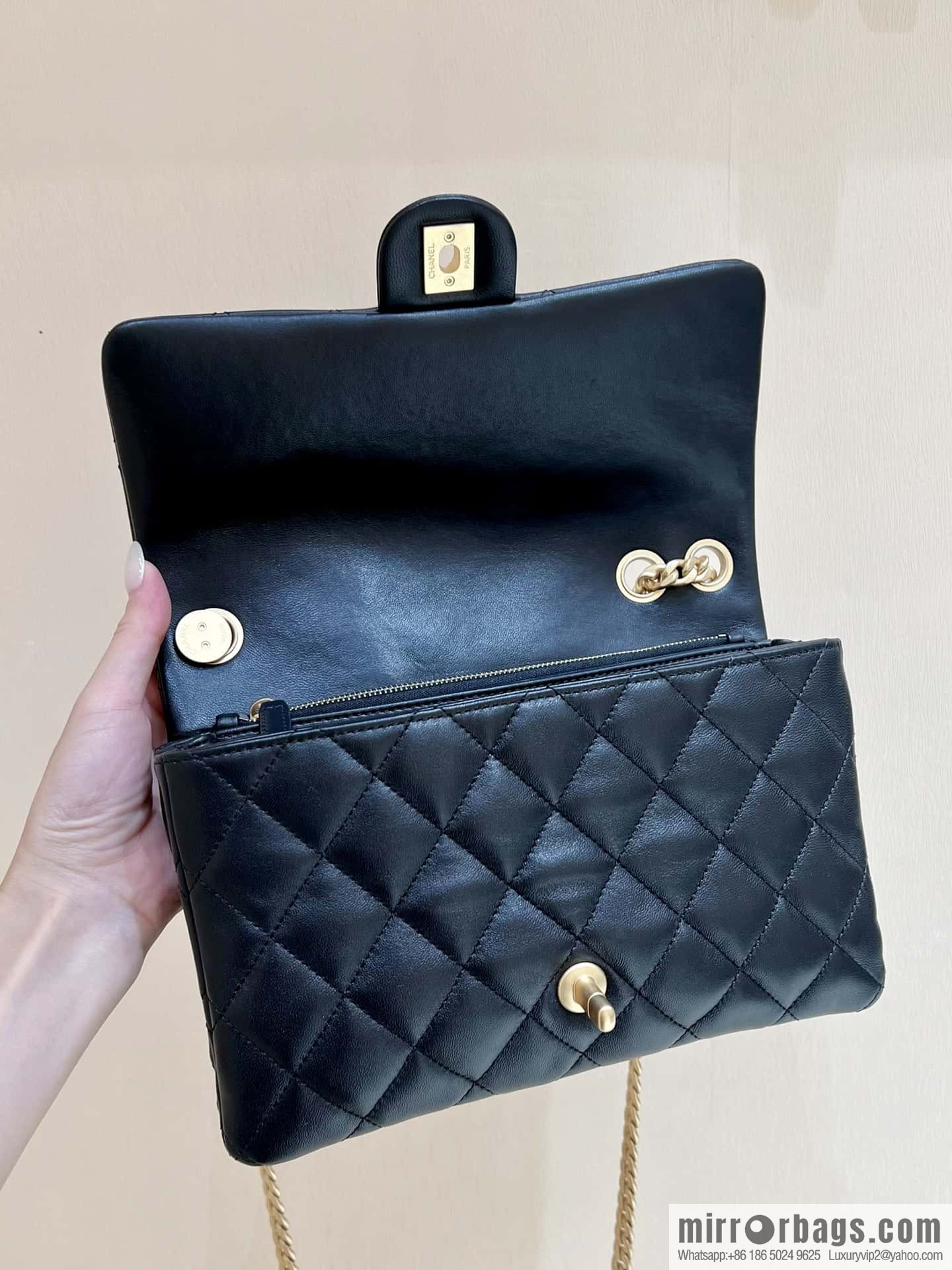 CHANEL 22k autumn and winter high-end ready-to-wear series small gold pillar adjustment bag AS3609