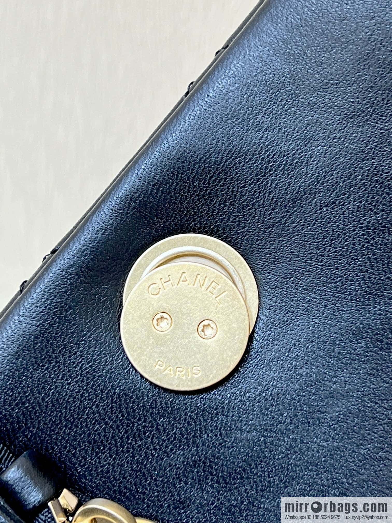 CHANEL 22k autumn and winter high-end ready-to-wear series small gold pillar adjustment bag AS3609