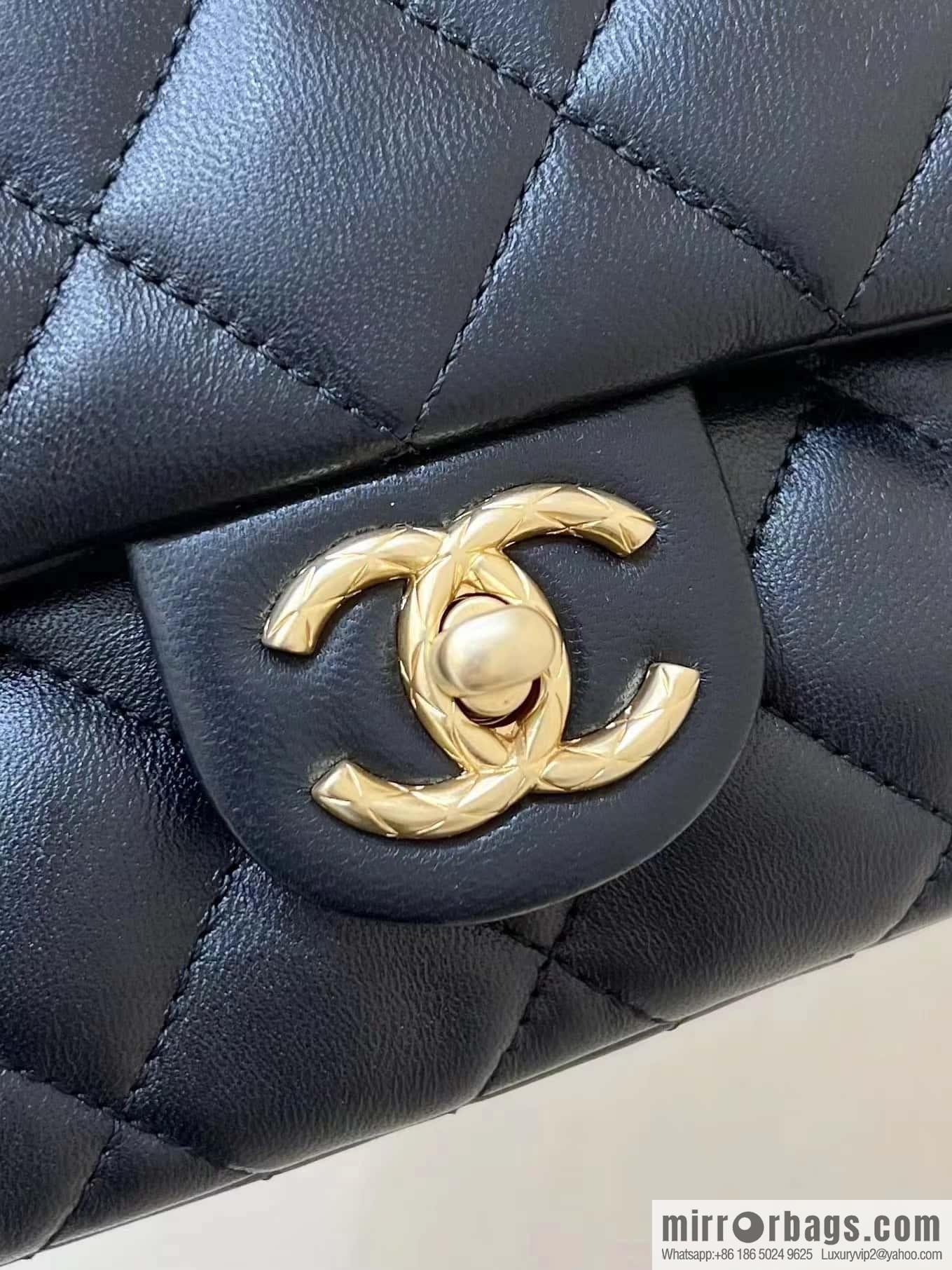 CHANEL 22k autumn and winter high-end ready-to-wear series small gold pillar adjustment bag AS3609