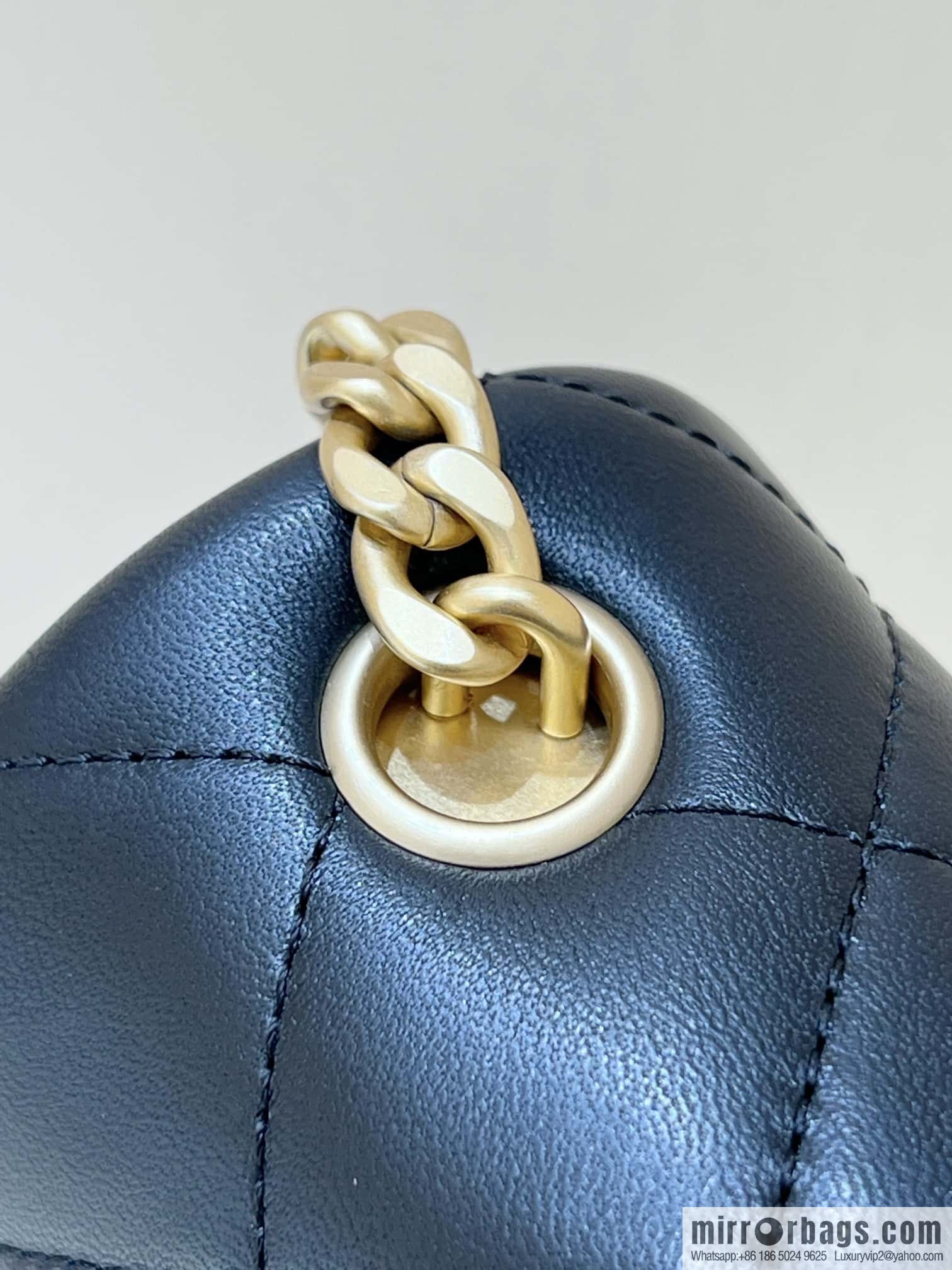 CHANEL 22k autumn and winter high-end ready-to-wear series small gold pillar adjustment bag AS3609