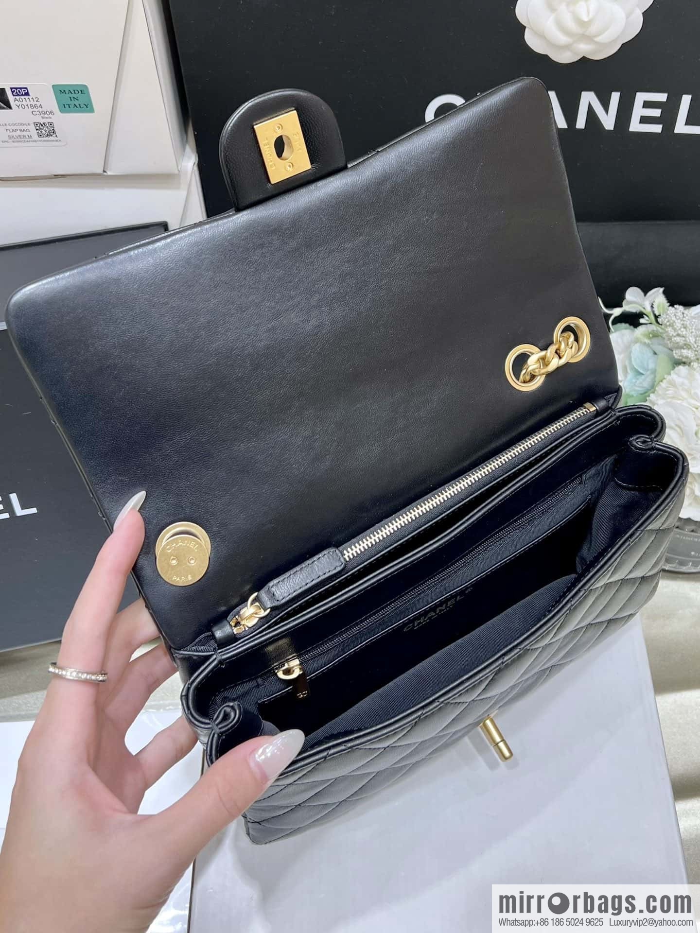 CHANEL 22k autumn and winter high-end ready-to-wear series small gold pillar adjustment bag AS3609