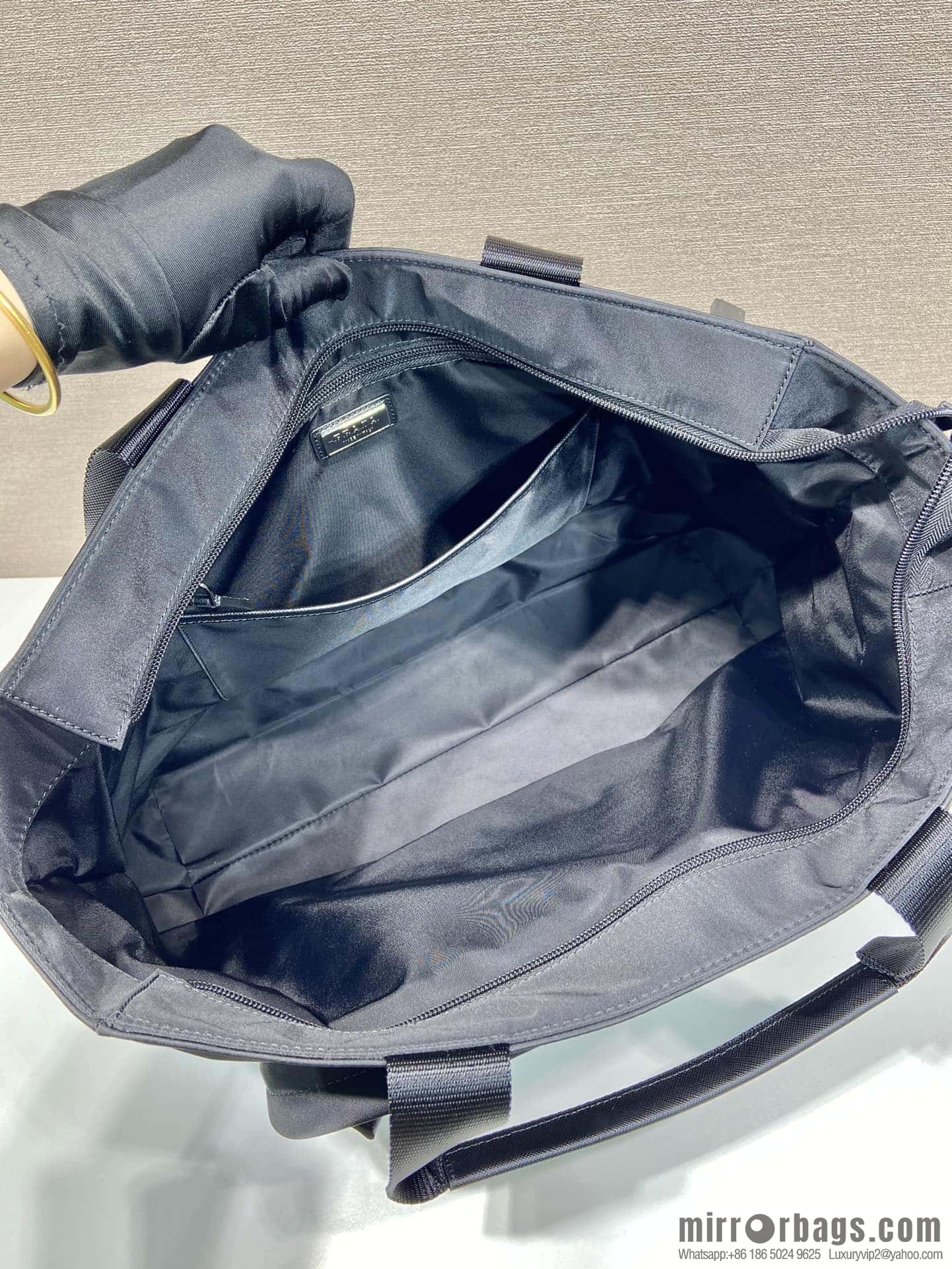 PRADA new tote bag 🎉 2VG097