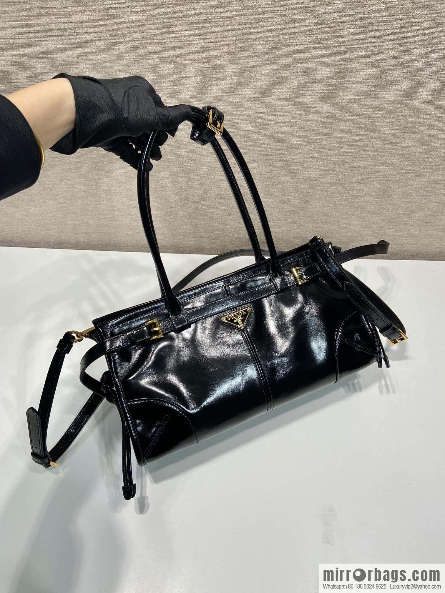 PRADA LusSolf oil wax leather crossbody bag 🎉 1BA426S