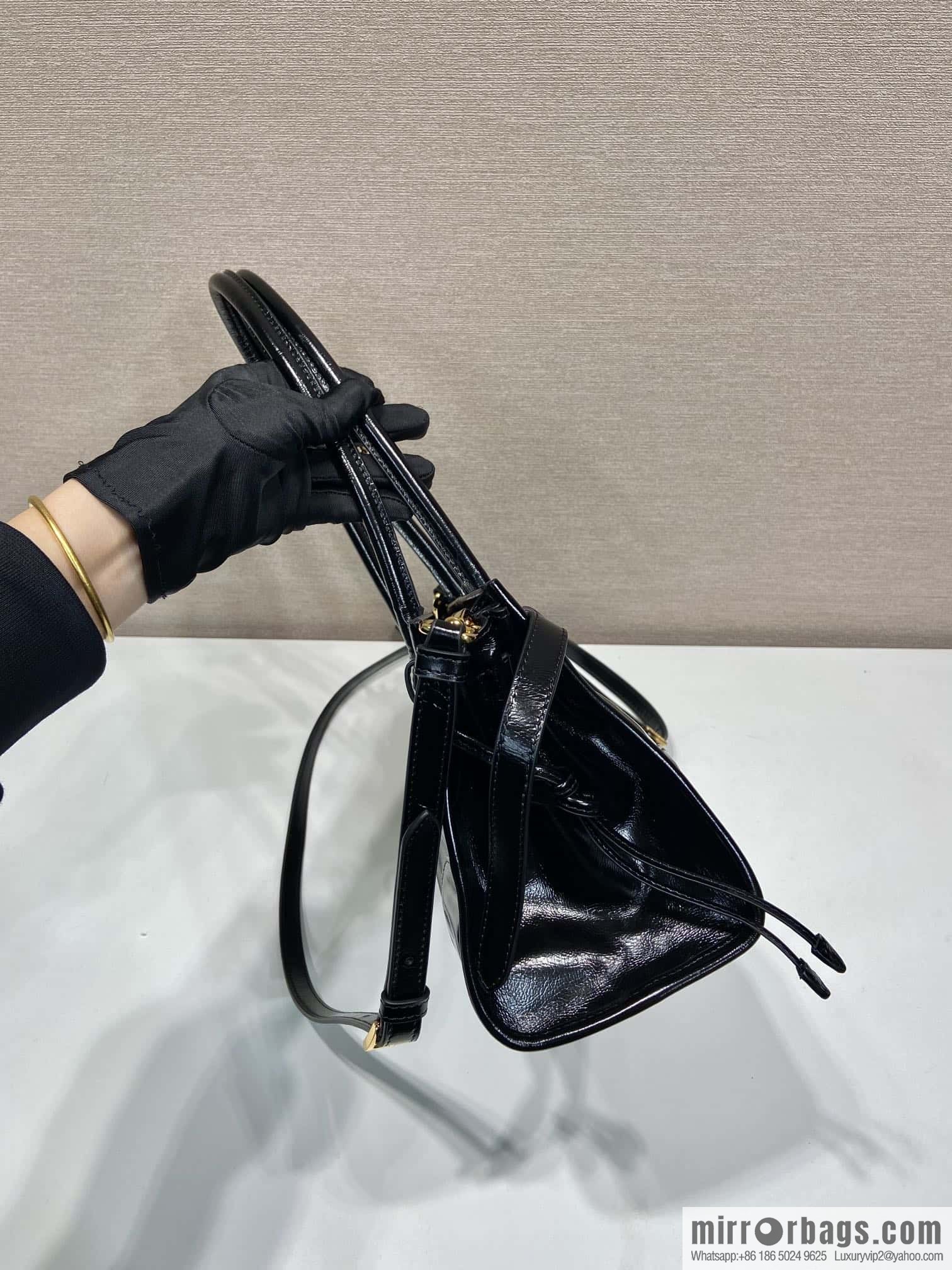 PRADA LusSolf oil wax leather crossbody bag 🎉 1BA426S