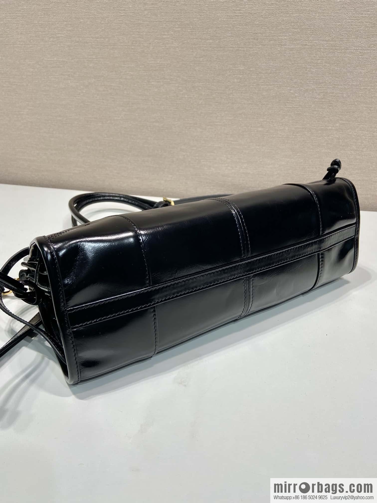 PRADA LusSolf oil wax leather crossbody bag 🎉 1BA426S