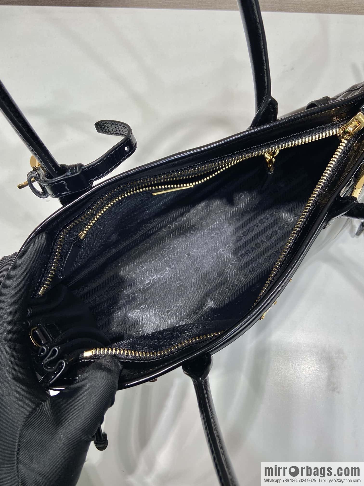 PRADA LusSolf oil wax leather crossbody bag 🎉 1BA426S