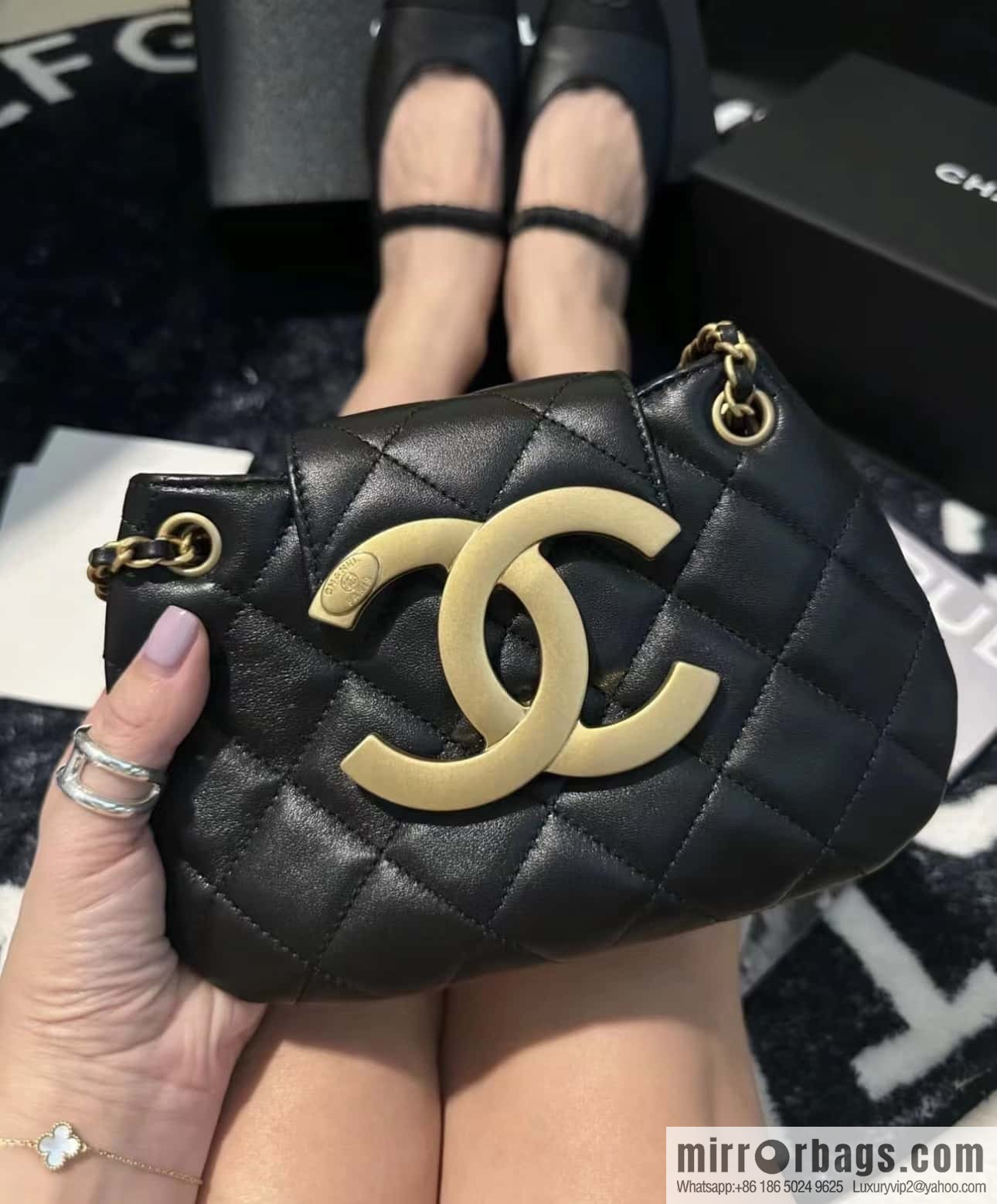 CHANEL 24C early spring vacation series, big double C Vintage messenger bag AS4609 black