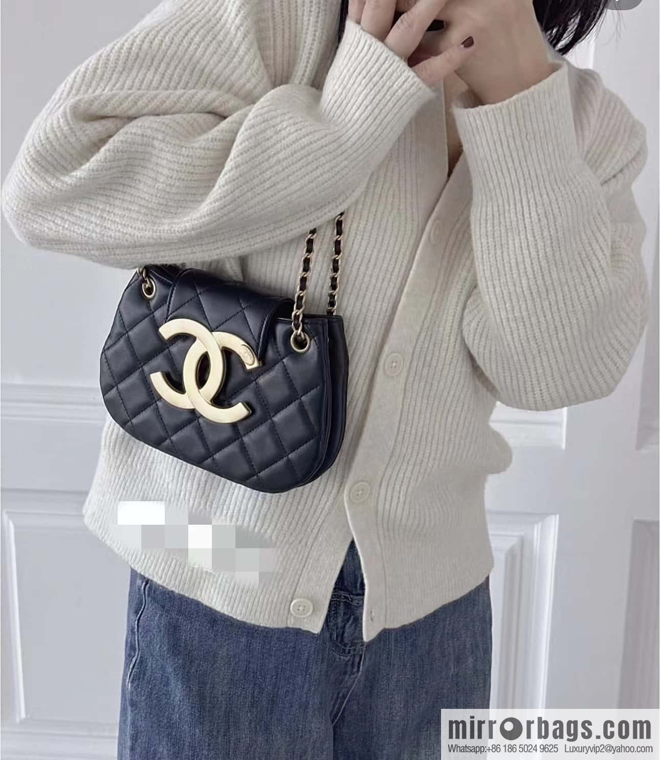 CHANEL 24C early spring vacation series, big double C Vintage messenger bag AS4609 black