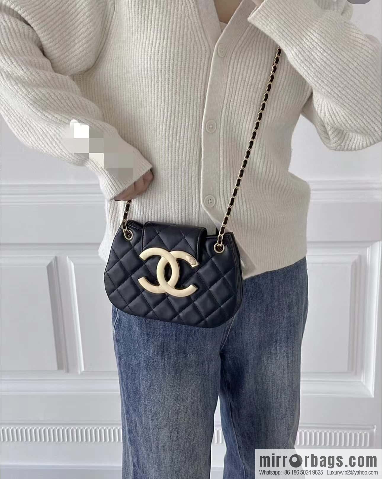 CHANEL 24C early spring vacation series, big double C Vintage messenger bag AS4609 black