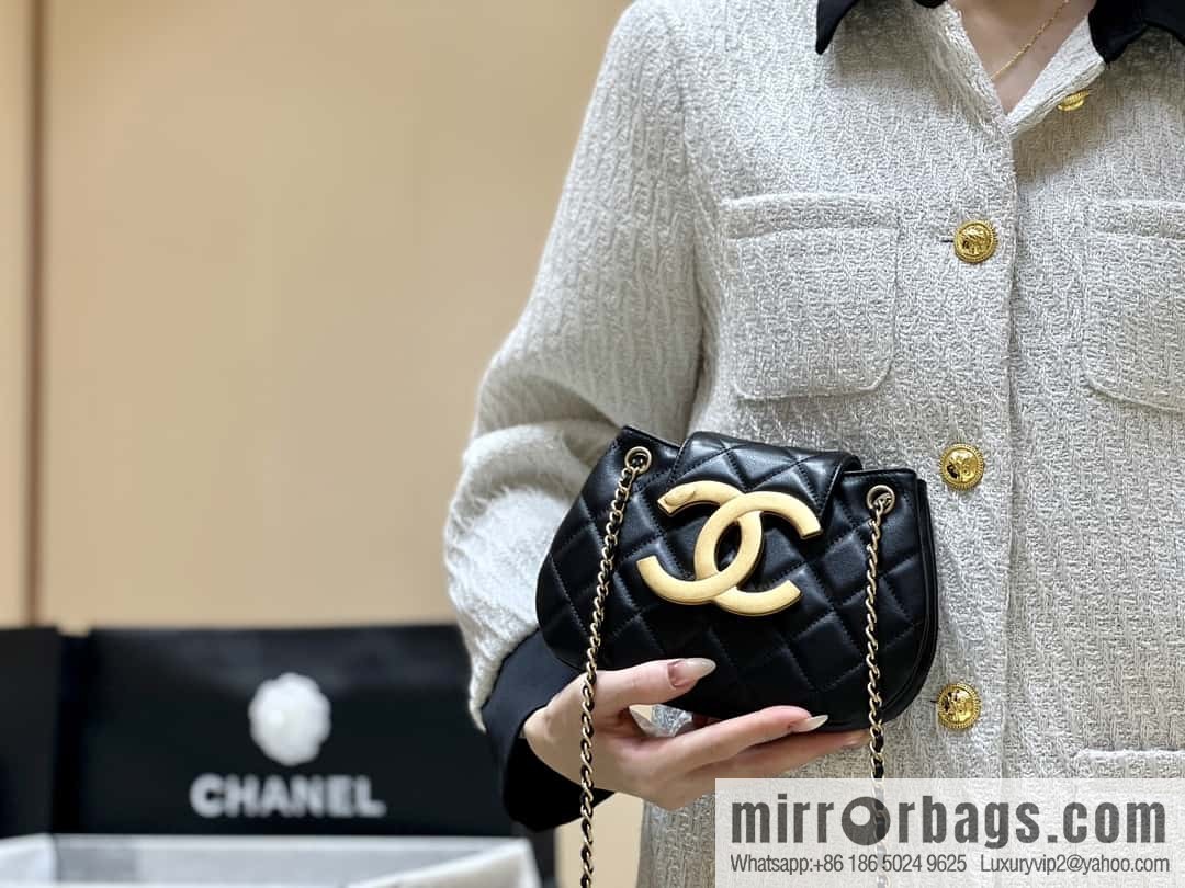 CHANEL 24C early spring vacation series, big double C Vintage messenger bag AS4609 black