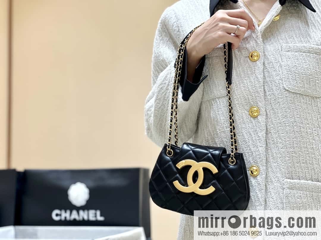 CHANEL 24C early spring vacation series, big double C Vintage messenger bag AS4609 black