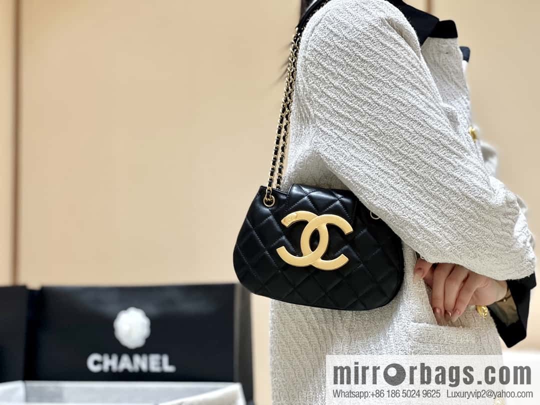 CHANEL 24C early spring vacation series, big double C Vintage messenger bag AS4609 black